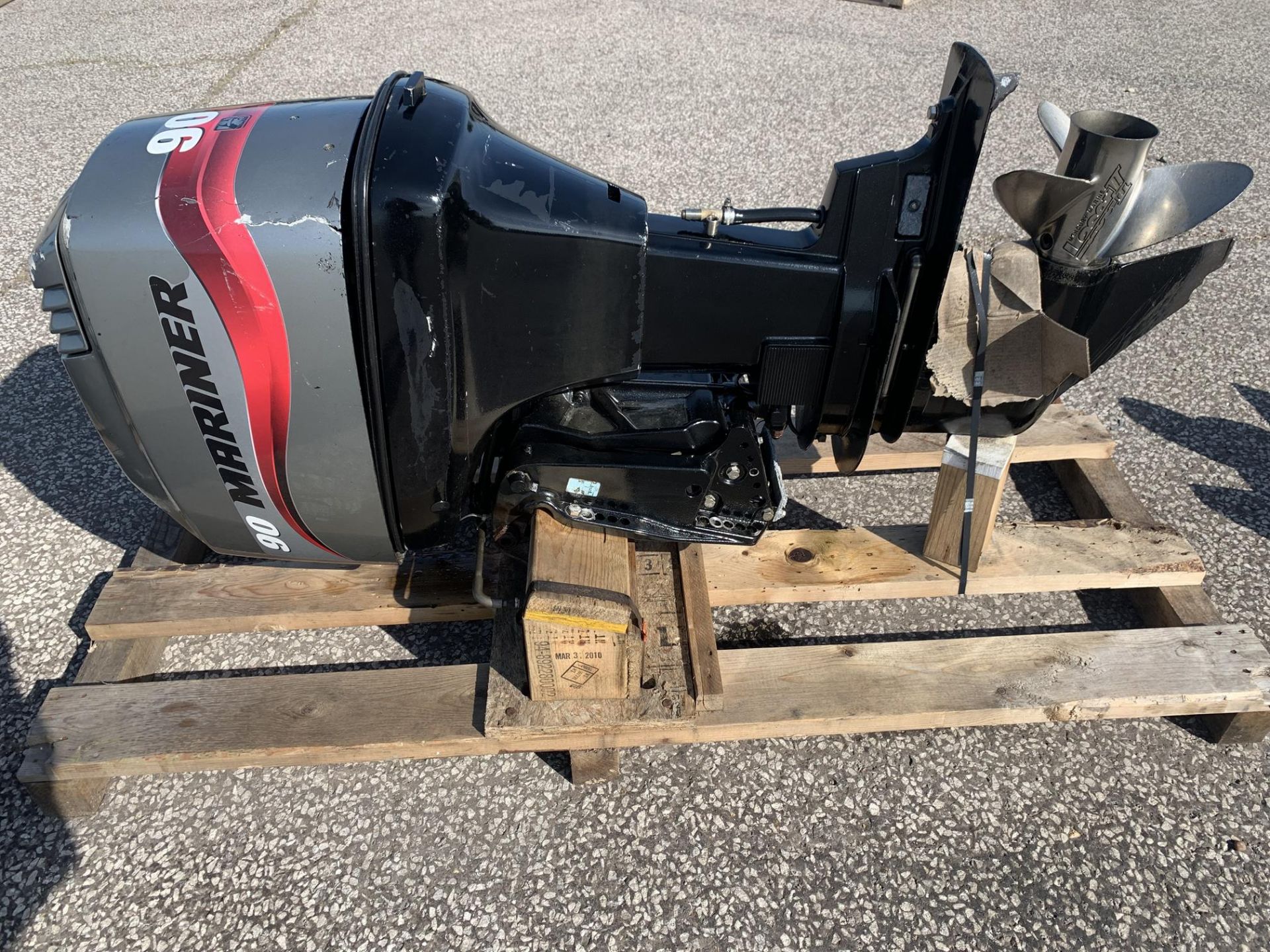 Outboard Motor: Mariner 90hp