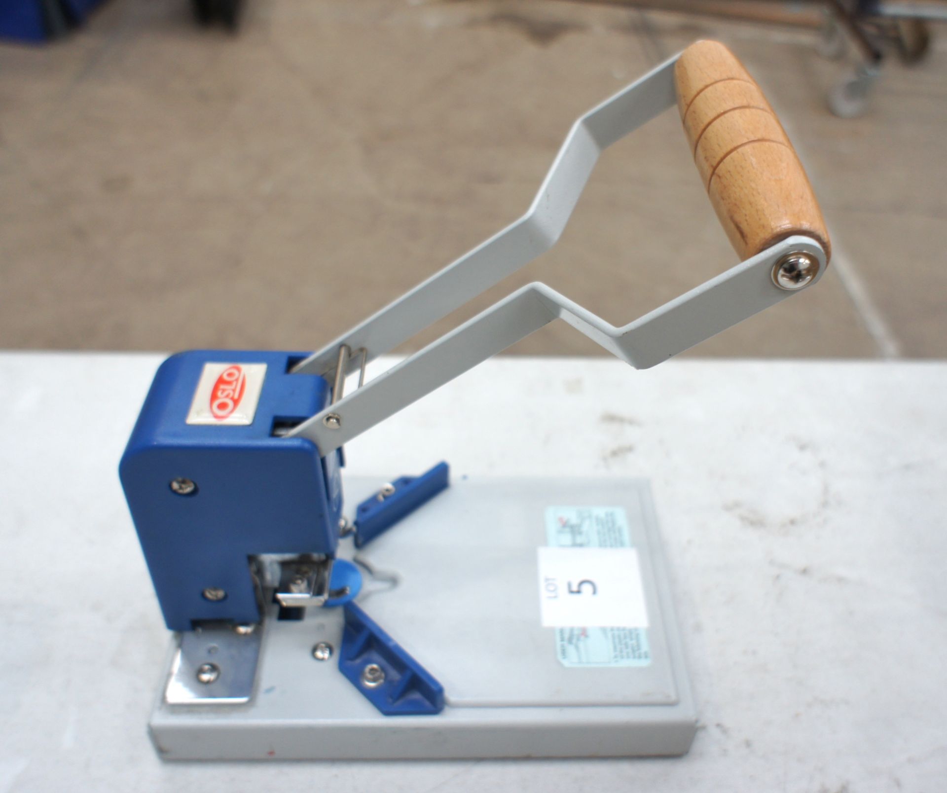 Oslo Hand Operated Corner Cutter