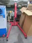 A Clarke Strong Arm 1000Kg Engine Hoist/Lift. Please note there is a £5 plus VAT Lift out fee