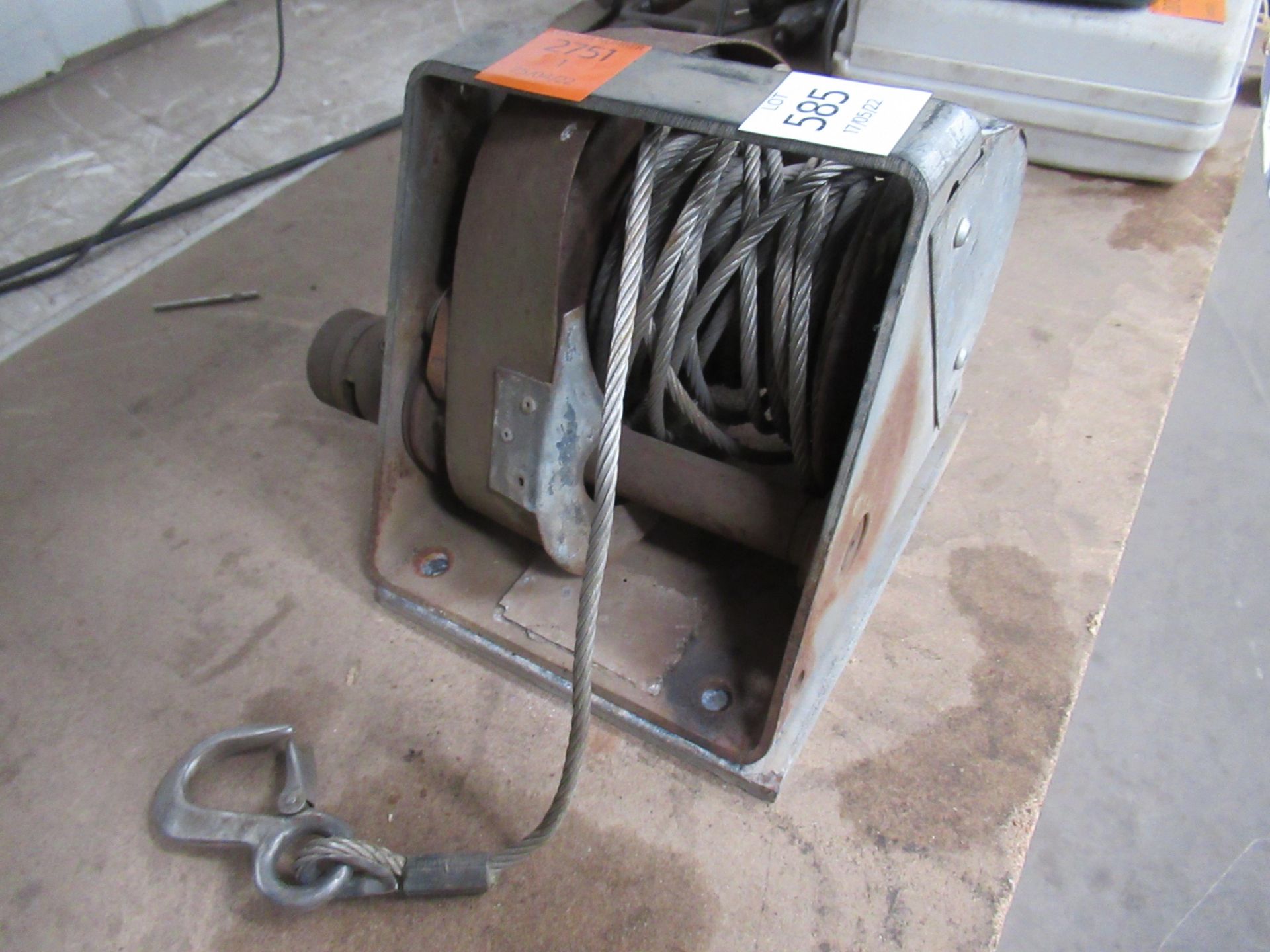An unbranded Manual Trailer Winch - Image 2 of 2