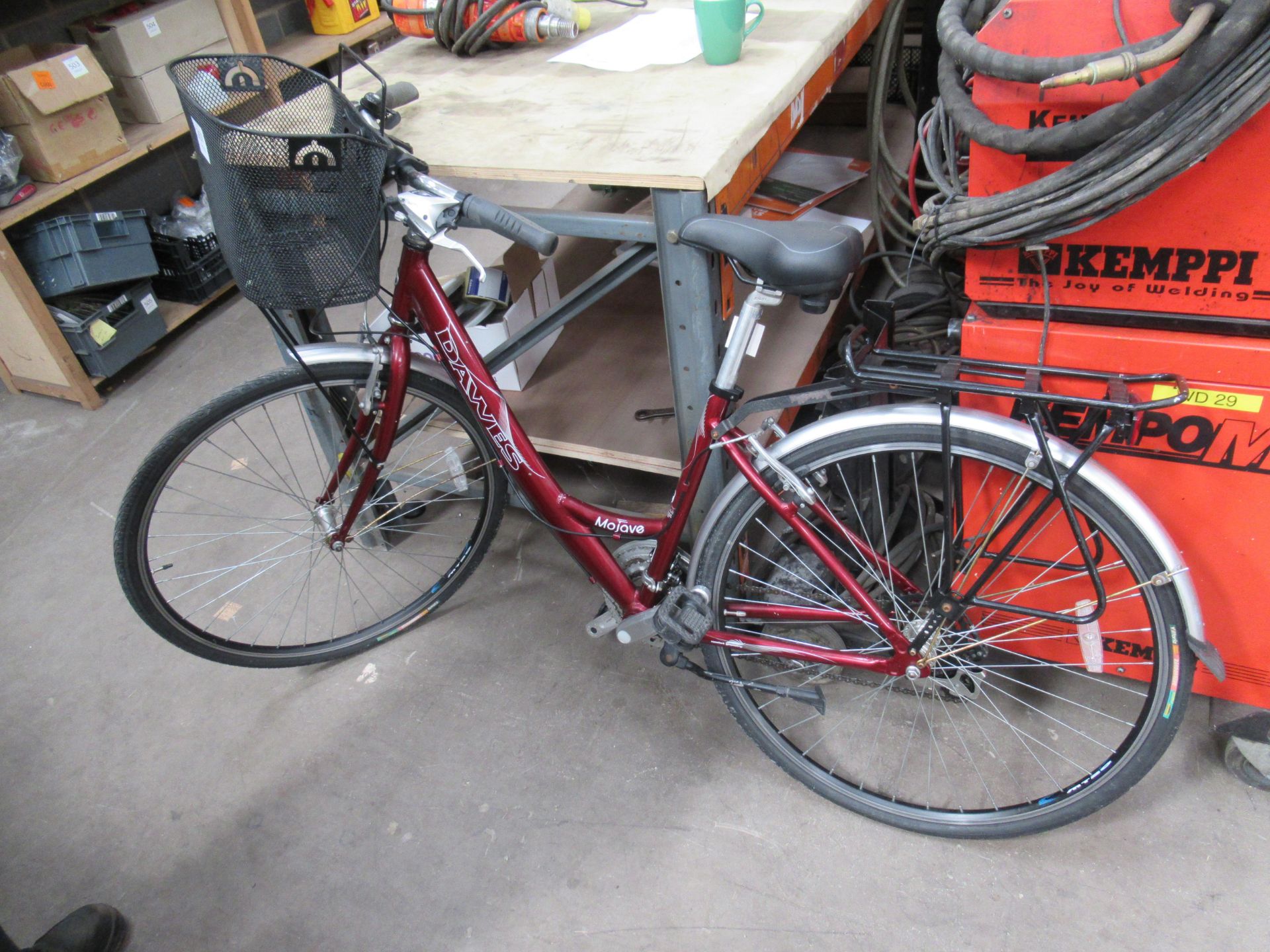 Dawes mojave bicycle with Shimano gears and front basket