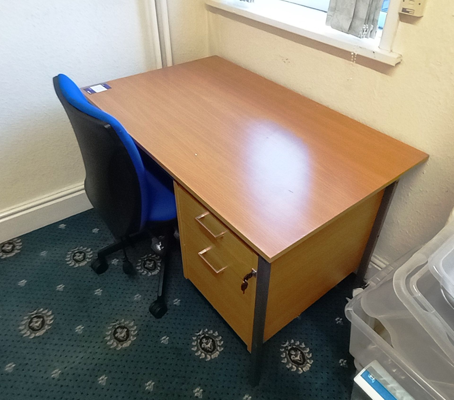 Cantilever curved desk (1400x1200), office chair, pedestal and Lenovo monitor and keyboard, a - Image 2 of 3