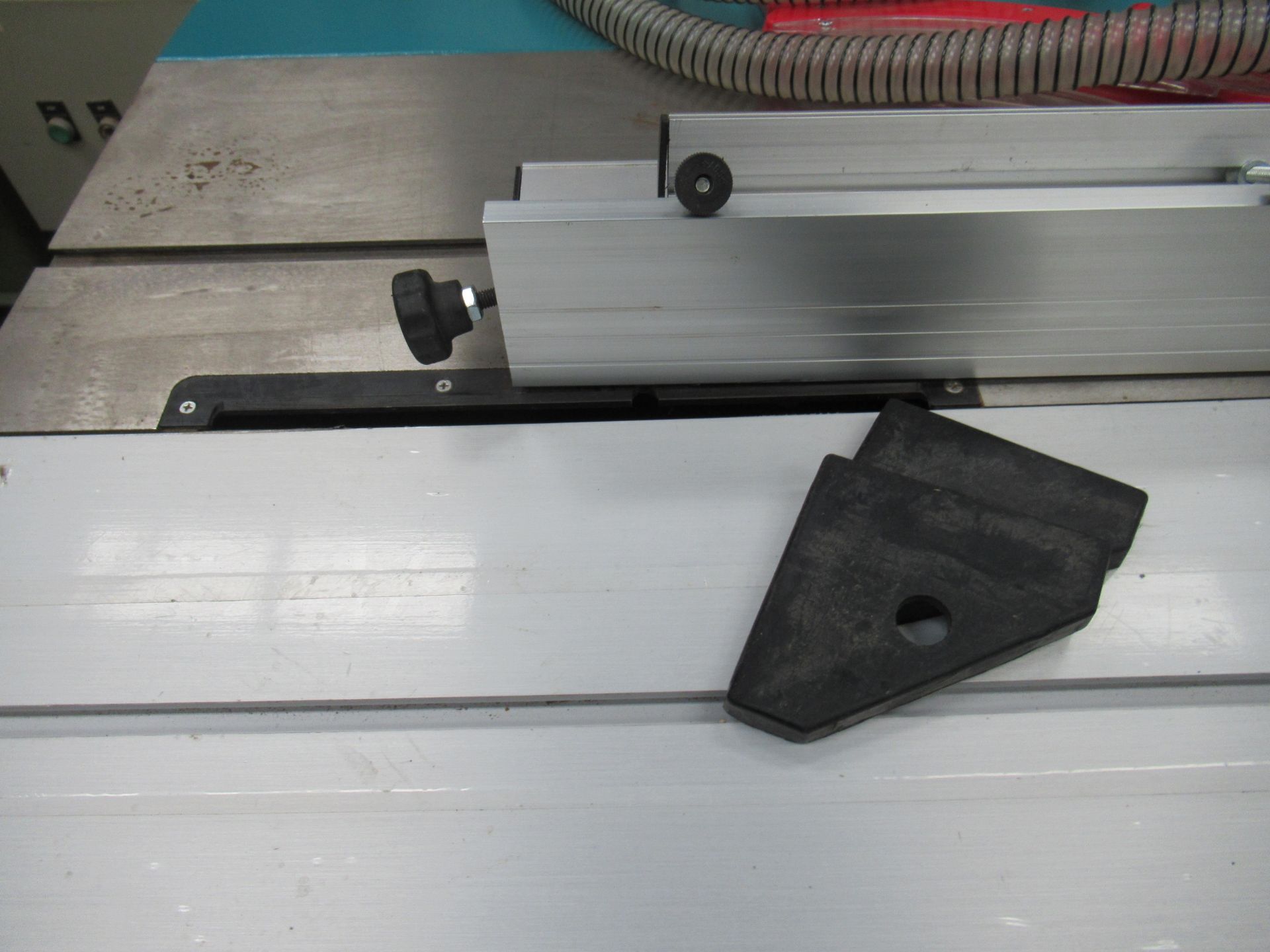 iTech Sliding Panel Saw 240V with collapsable roller bed. Please note there is a £5 plus VAT Lift Ou - Image 5 of 5