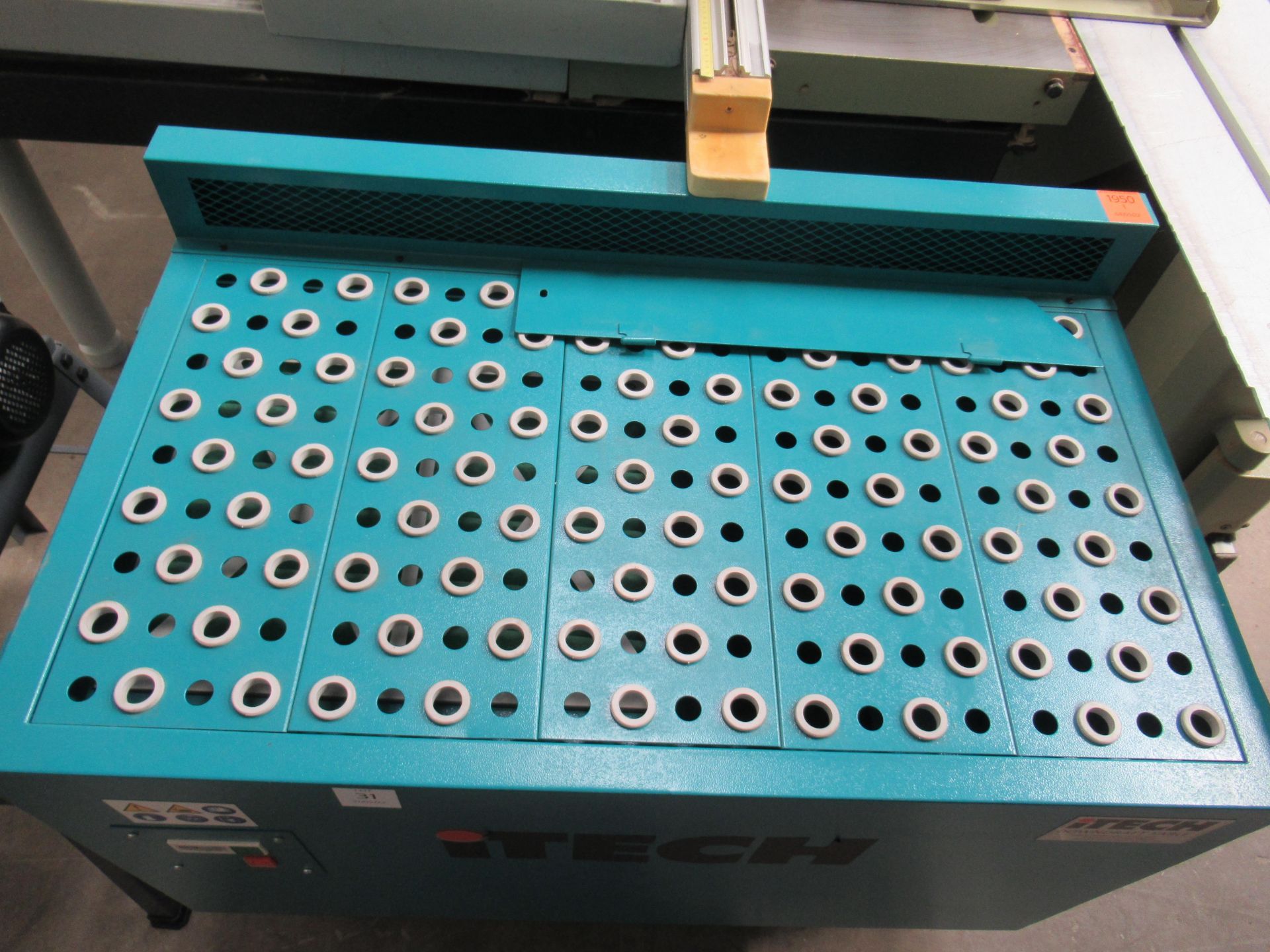 iTech Downdraft Table model ITWMDT-1000 230V. Please note there is a £5 plus VAT Lift Out Fee on thi - Image 2 of 3