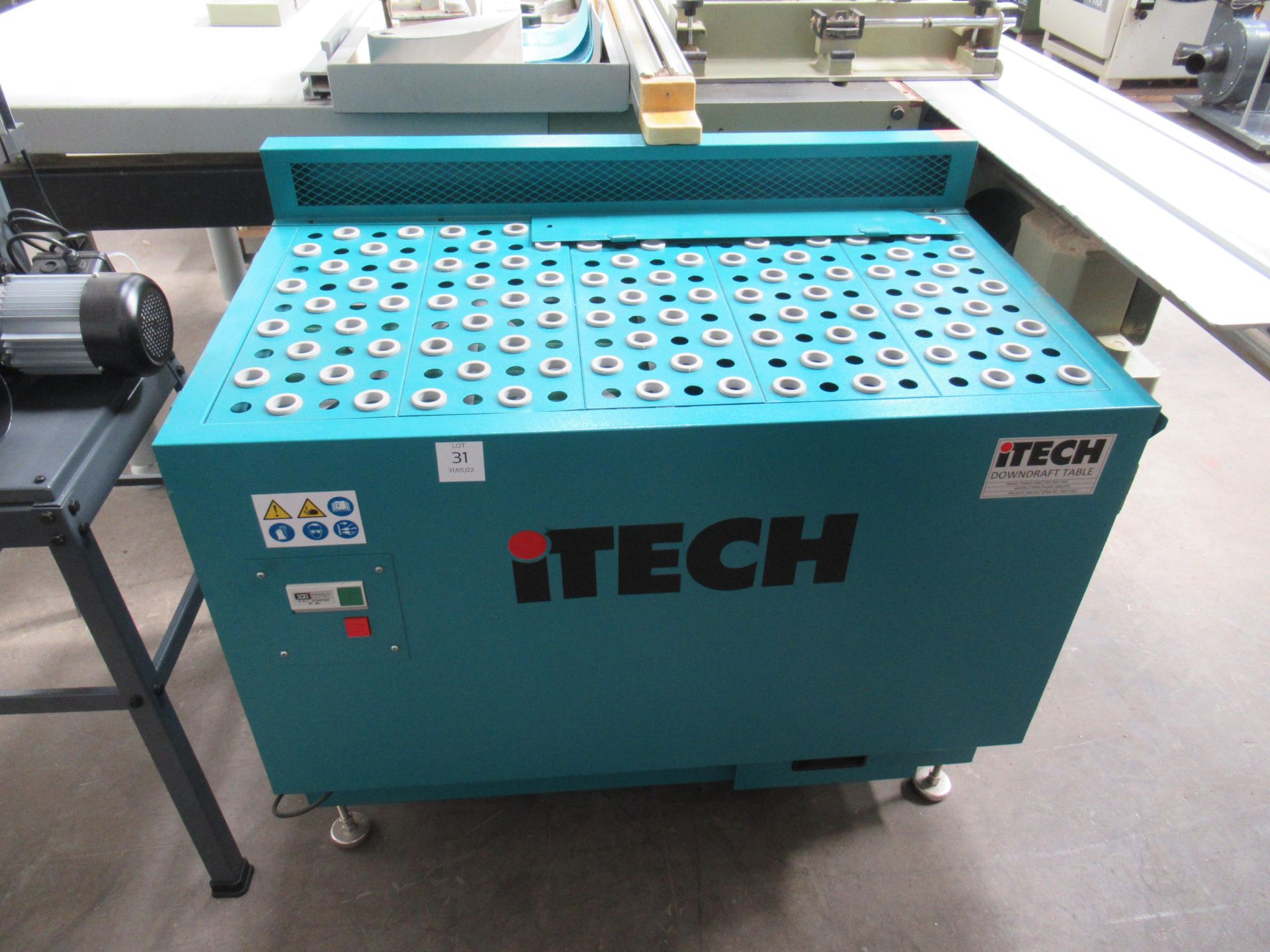 iTech Downdraft Table model ITWMDT-1000 230V. Please note there is a £5 plus VAT Lift Out Fee on thi