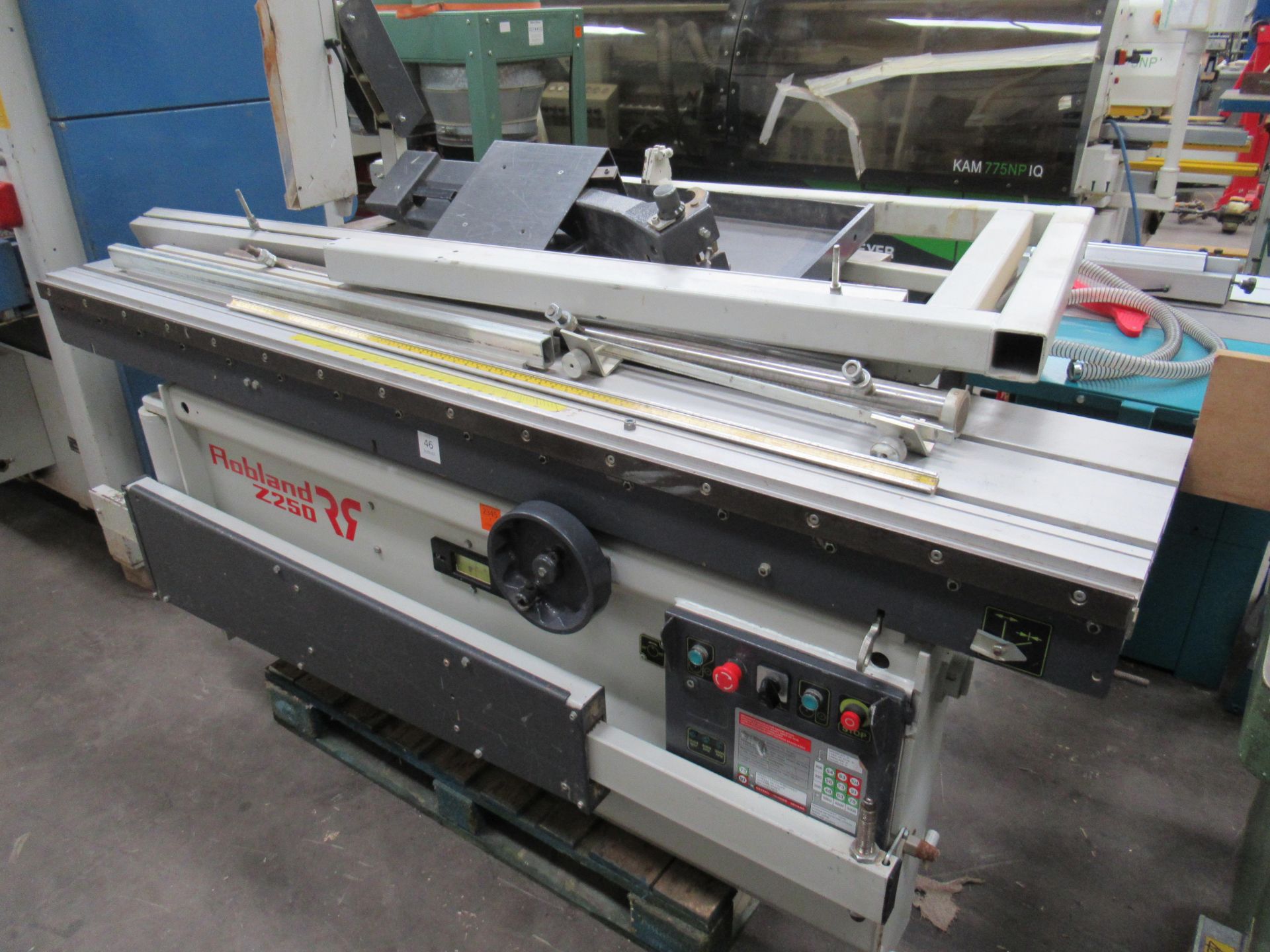 Robland Z250 sliding Panel Saw, 3PH. Please note there is a £20 plus VAT Lift Out Fee on this lot - Image 3 of 4