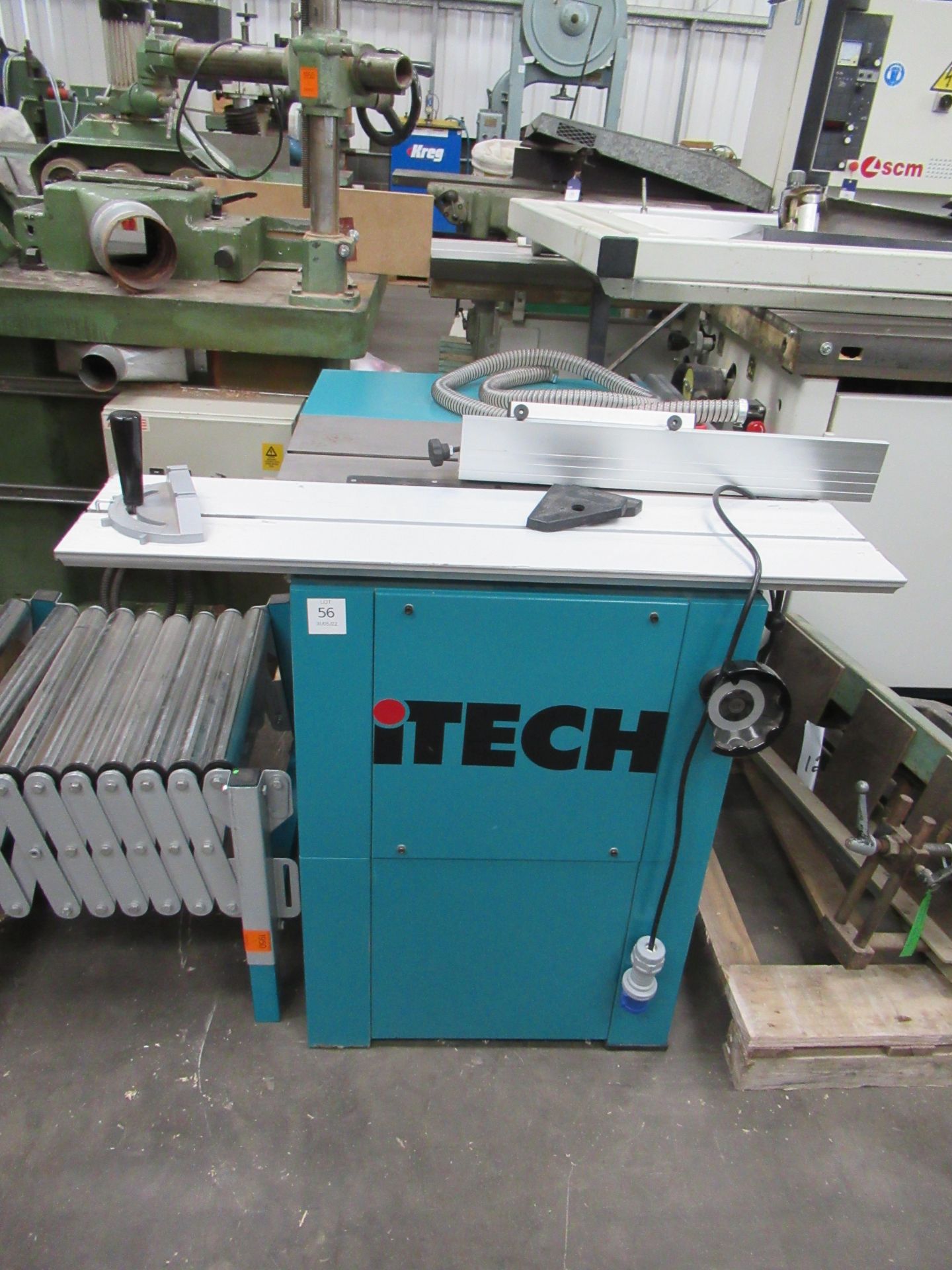 iTech Sliding Panel Saw 240V with collapsable roller bed. Please note there is a £5 plus VAT Lift Ou