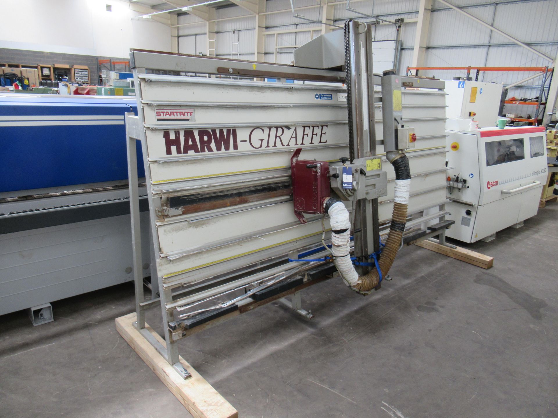 Startrite Hawri-Giraffe Vertical Wall Saw Type 1250 Mach No 5006CZ, YOM 2001, 400V. Please note ther