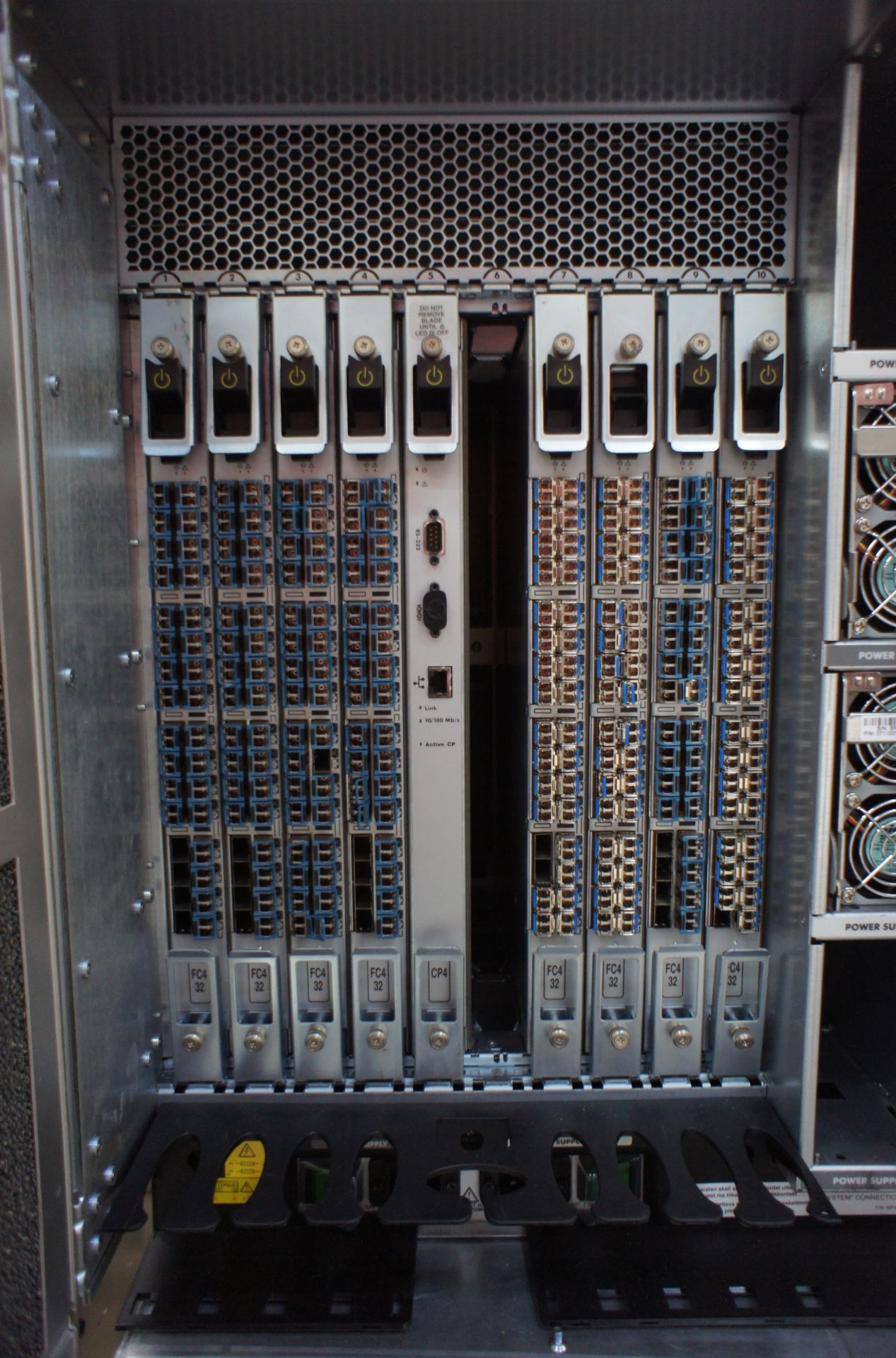 IBM 2109-M48 SAN256 director cabinet with 8x FC4/32 cards and 2x CP4 cards,CNT Ultranet storage - Image 19 of 30