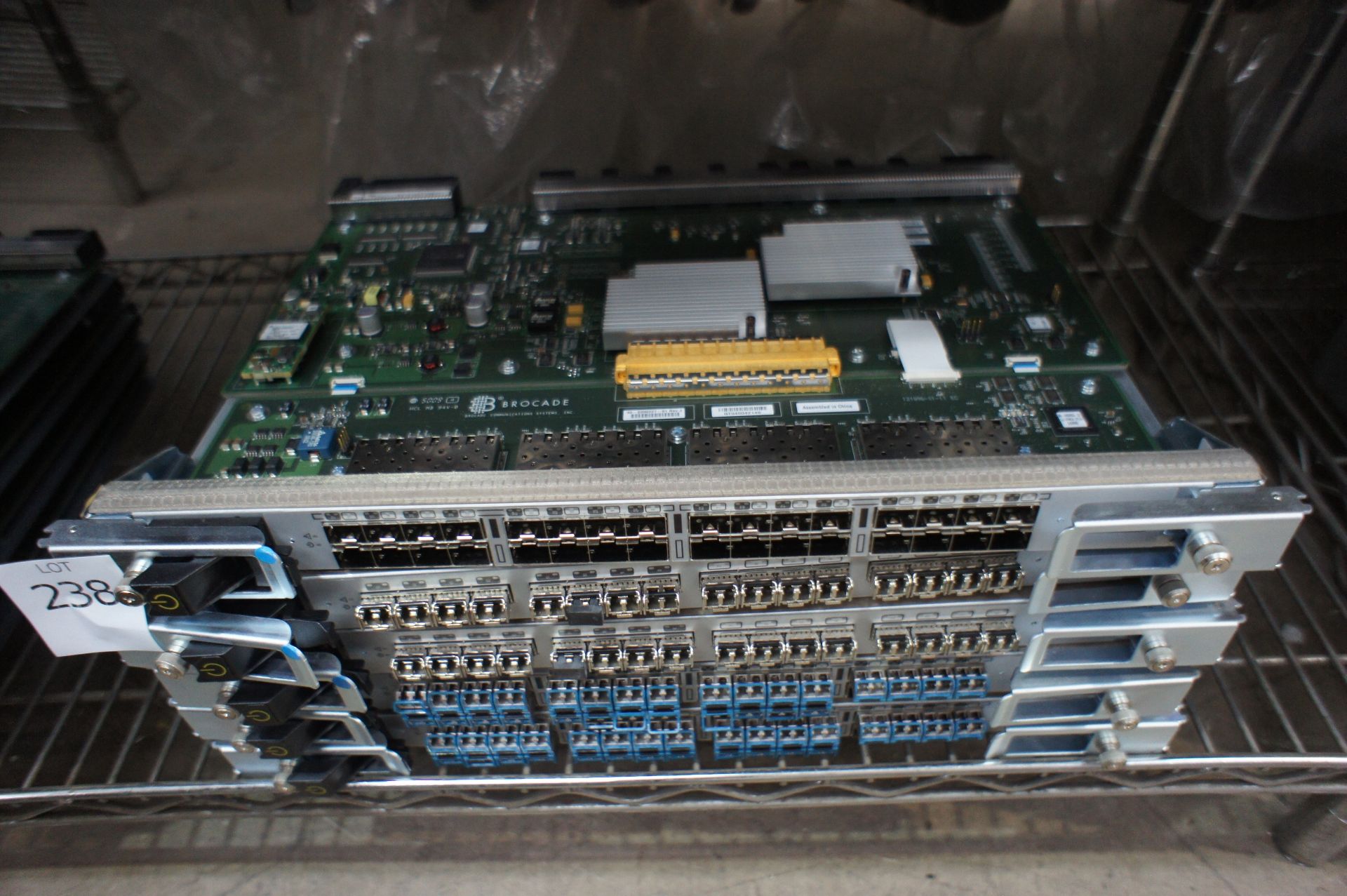 5 x Brocade 48000,FC4-32 (32 port 4G blade), 2 x Hitachi USPV 5529225-A FSW Controller, 2 x HPE - Image 3 of 32