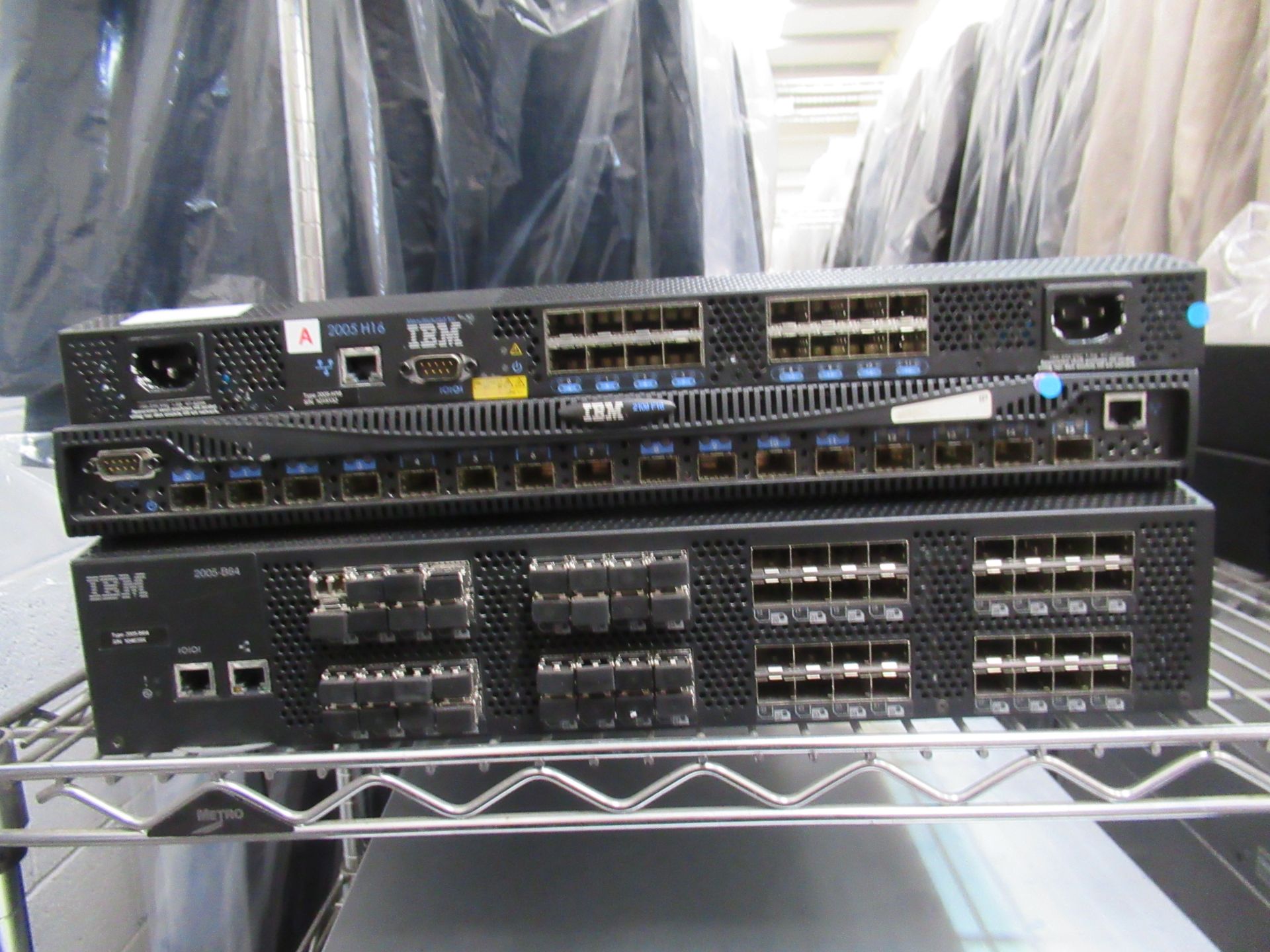 1 x HPE 24 Port SFP zl Module J8706A, ProCurve zl series and 1 x HPE HP 24-port Gig-T vl Module - Image 34 of 34