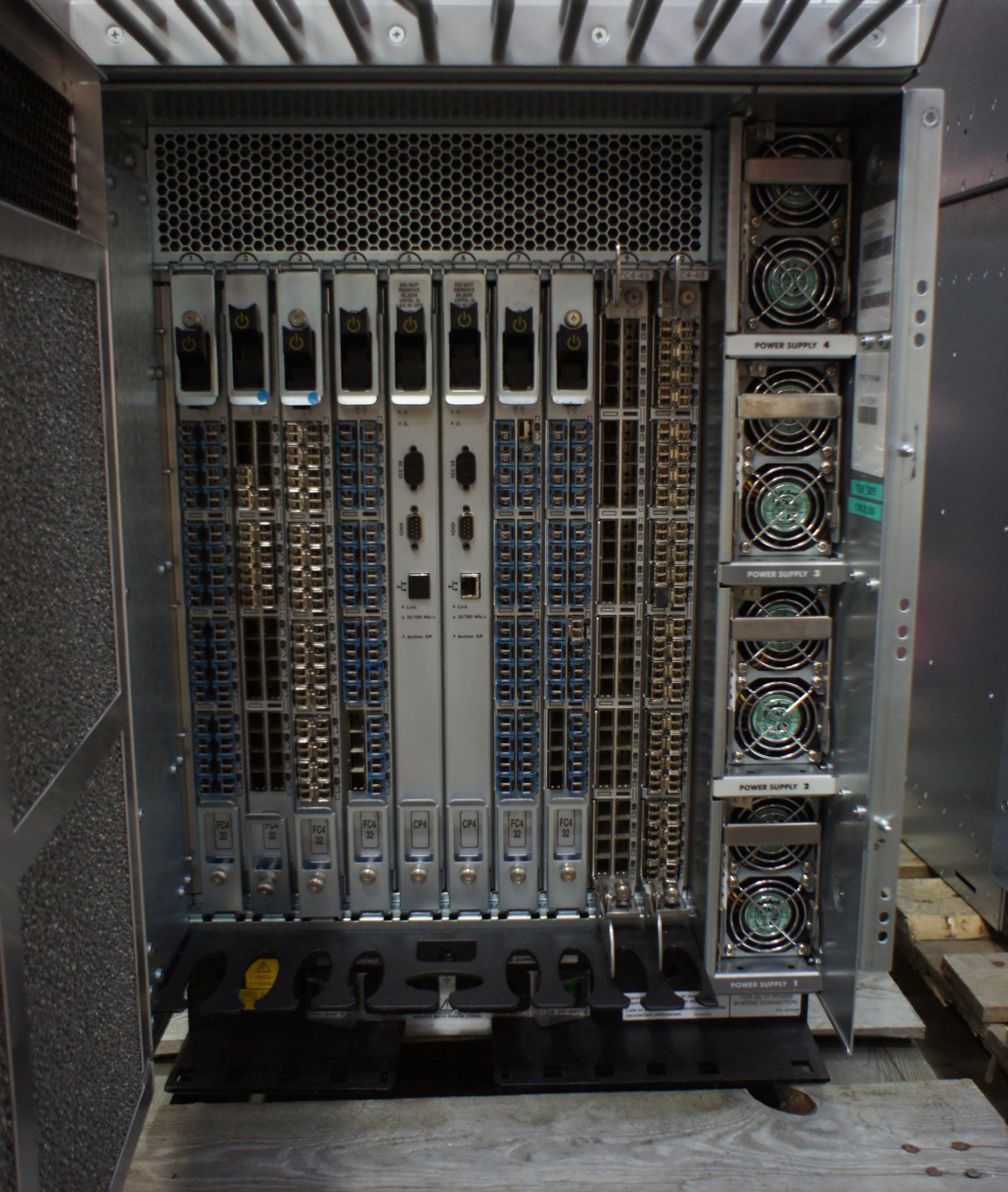 IBM2109-M48 SAN256 director cabinet with 8x FC4/32 cards and 1x CP4 cards, IBM2109-M48 SAN256 - Image 28 of 35