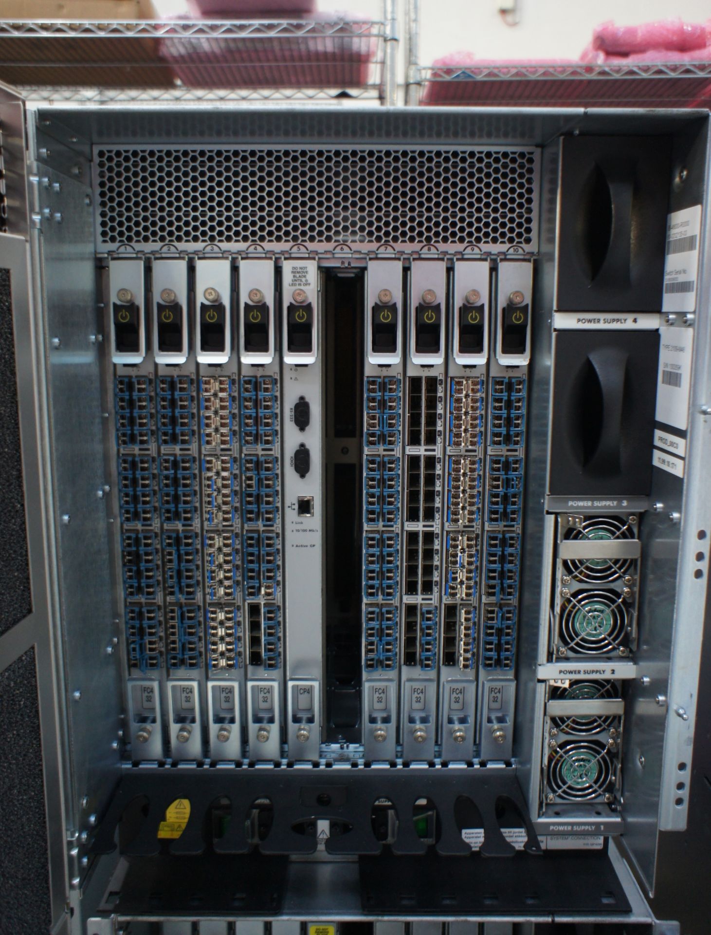 IBM 2109-M48 SAN256 director cabinet with 8x FC4/32 cards and 2x CP4 cards,CNT Ultranet storage - Image 27 of 30