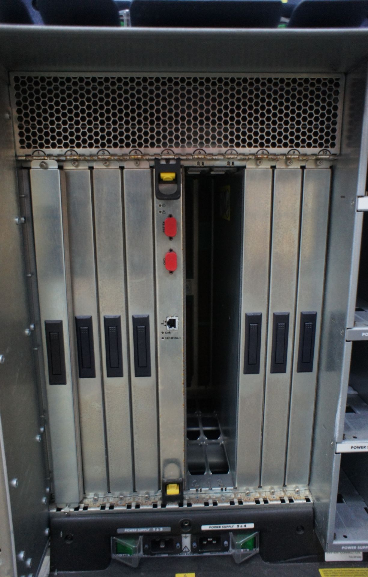 IBM 2109-M12 Director Cabinet, Cisco MDS9600 chassis with Fan module, MC Data ED6410 chassis with - Image 2 of 30