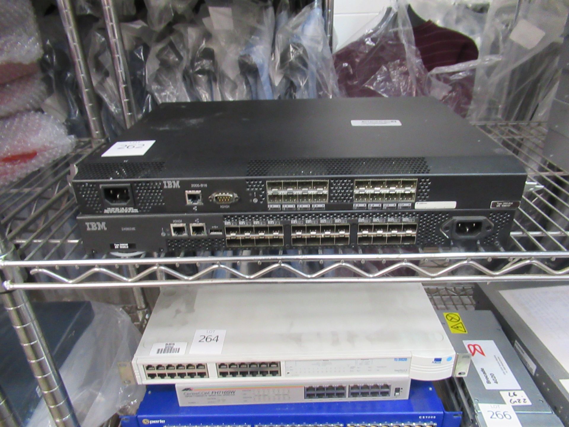 2 x McData 4300 switch, 2 x QLogic SANbox 3800 switch, Qlogic 3800, 1 x Brocade 200e switch, 200e - Image 12 of 40