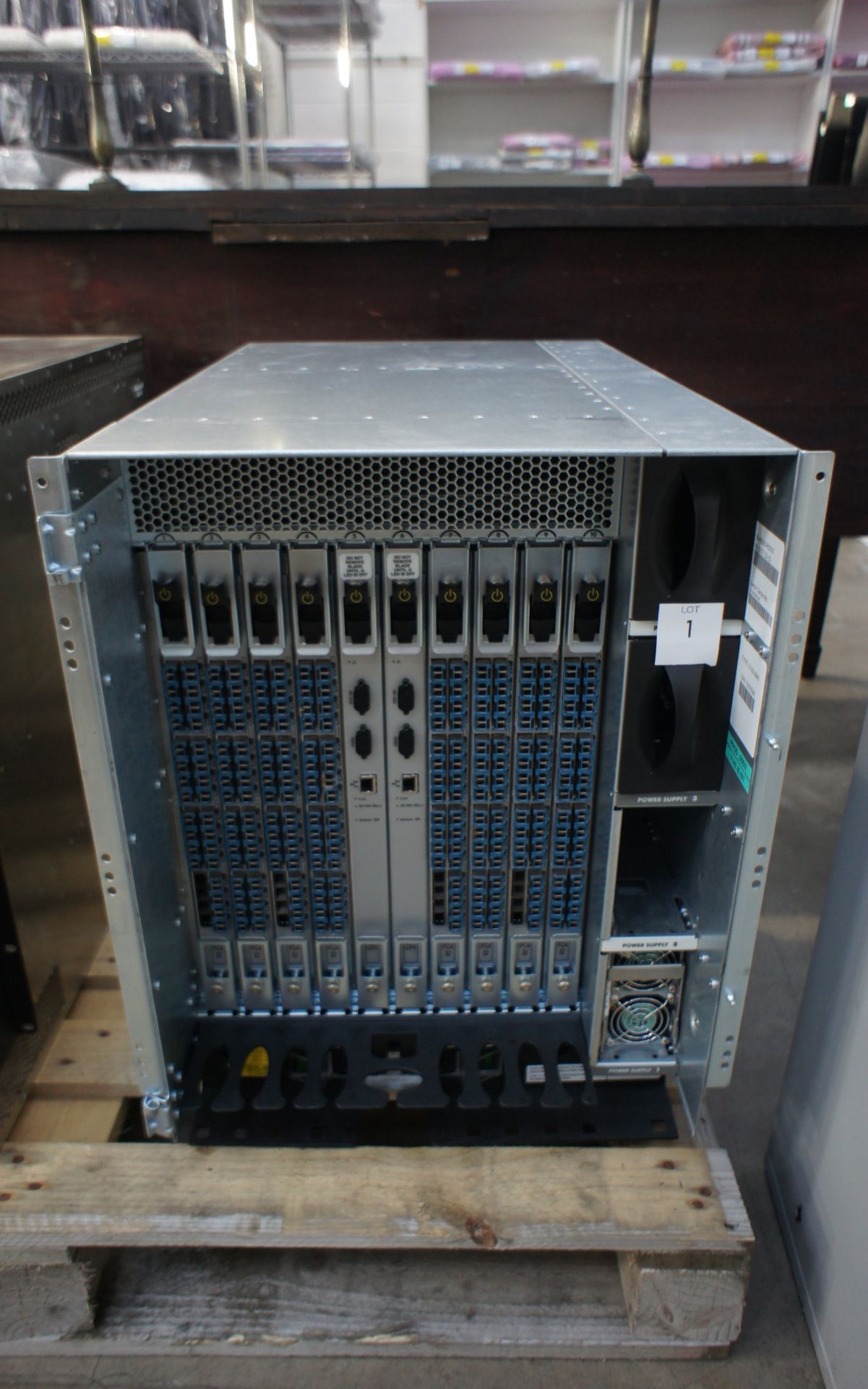 IBM 2109-M48 SAN256 director cabinet with 8x FC4/32 cards and 2x CP4 cards,CNT Ultranet storage - Image 3 of 30
