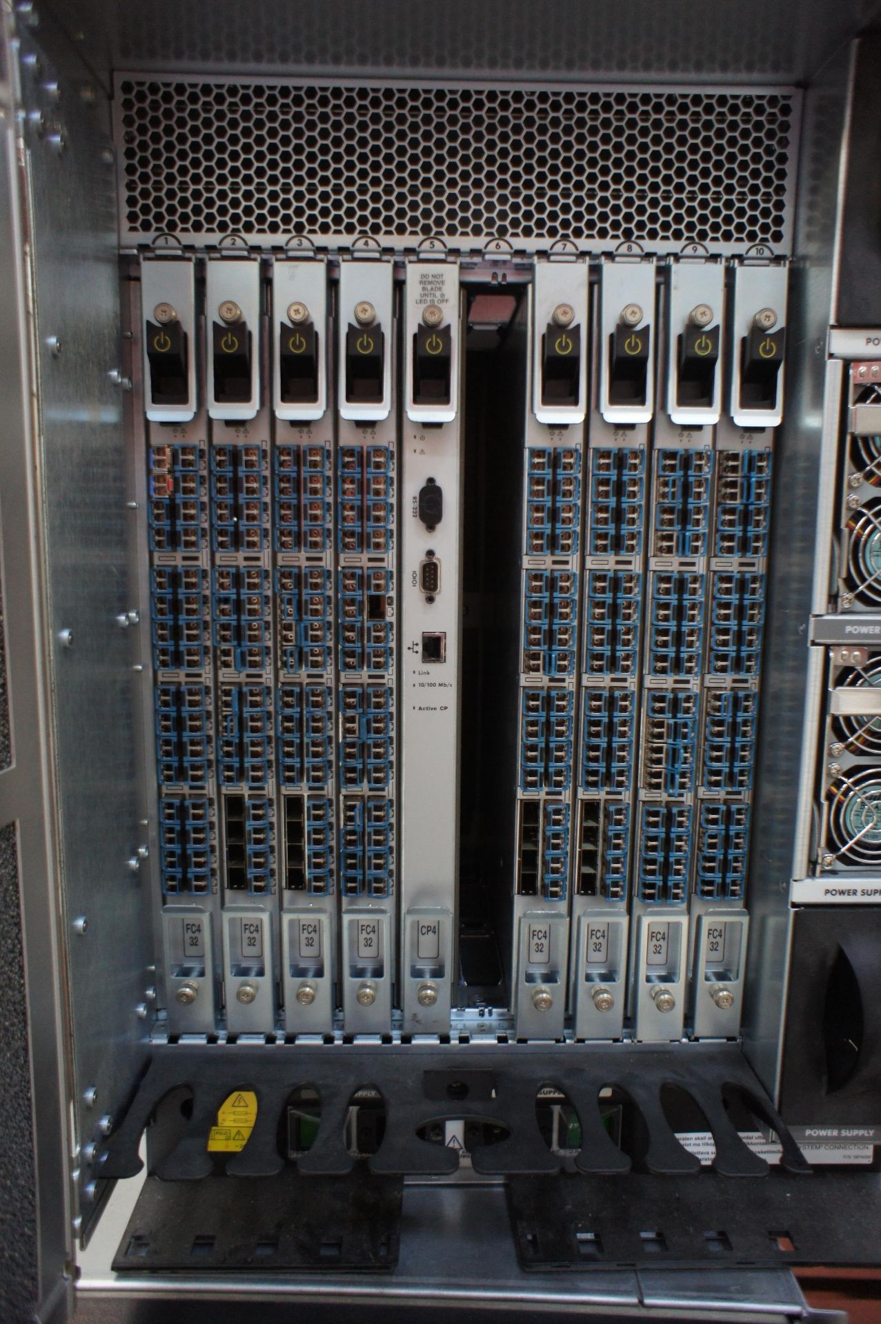 IBM 2109-M48 SAN256 director cabinet with 8x FC4/32 cards and 2x CP4 cards,CNT Ultranet storage - Image 15 of 30