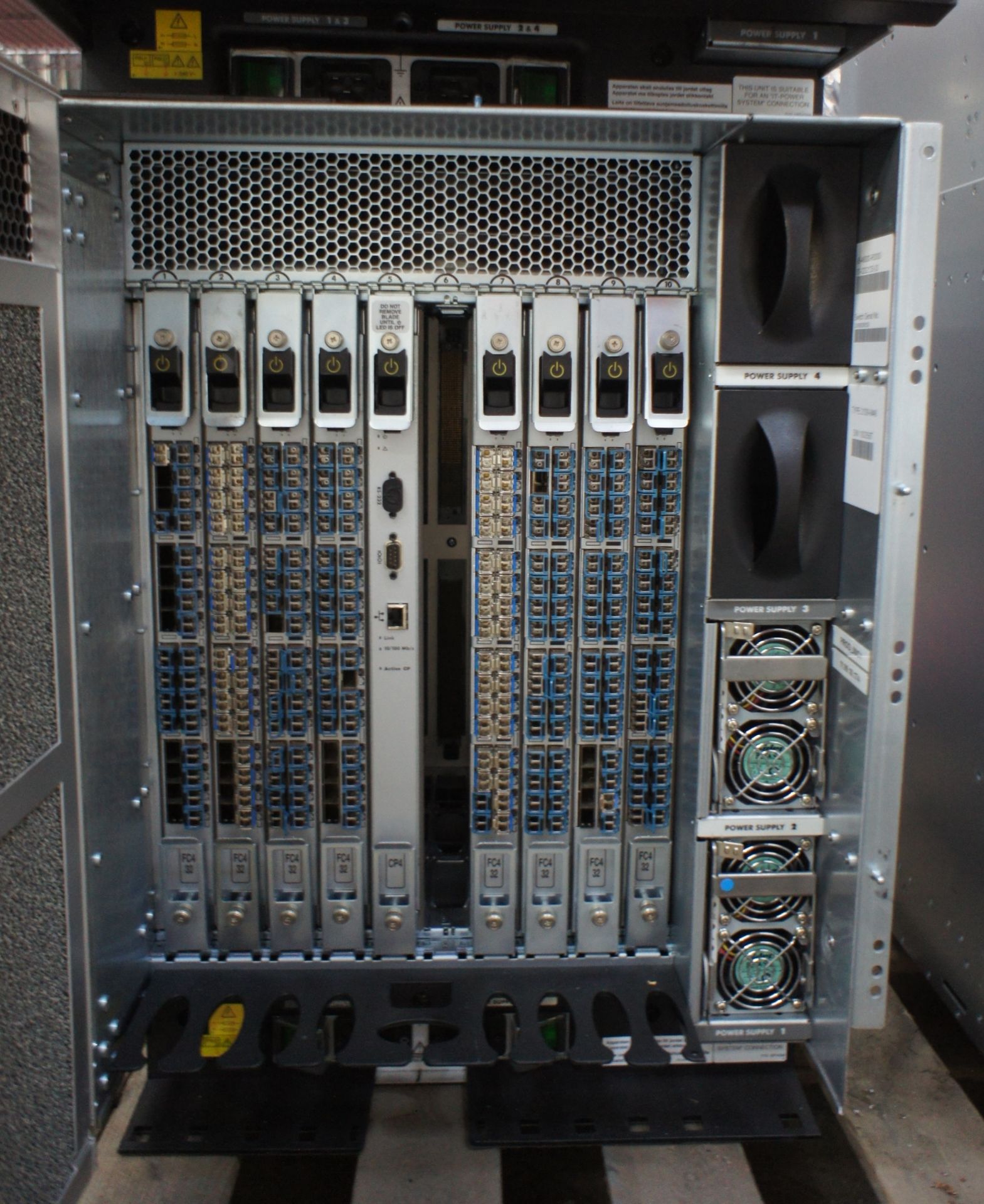 IBM2109-M48 SAN256 director cabinet with 8x FC4/32 cards and 1x CP4 cards, IBM2109-M48 SAN256 - Image 5 of 35