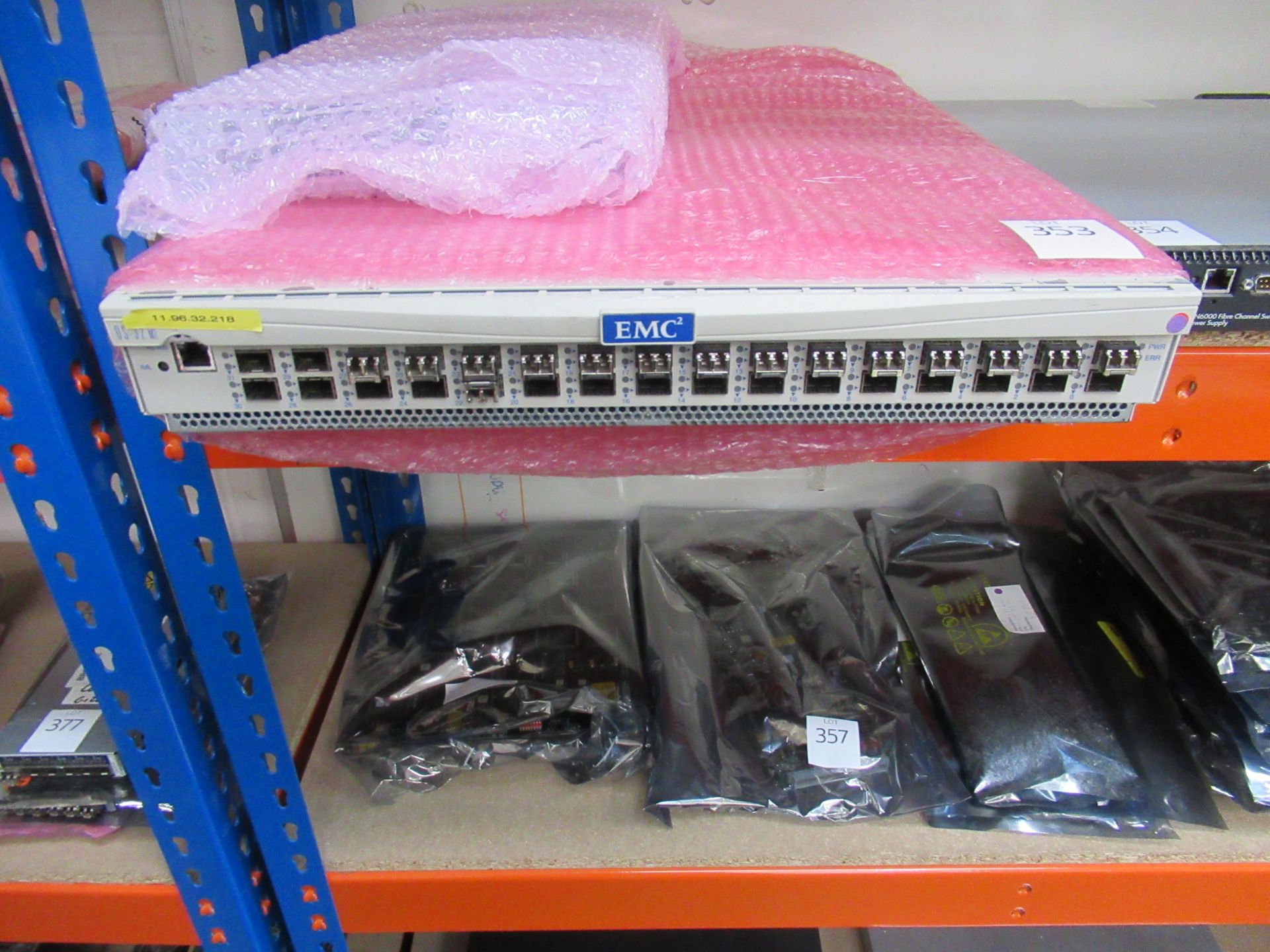 1 x FASTIRON EDGE 4802-POE Switch, ETHERNET SWITCH, 2 x Brocade 4900 Switch., FABRIC SWITCH, 2 x - Image 37 of 44