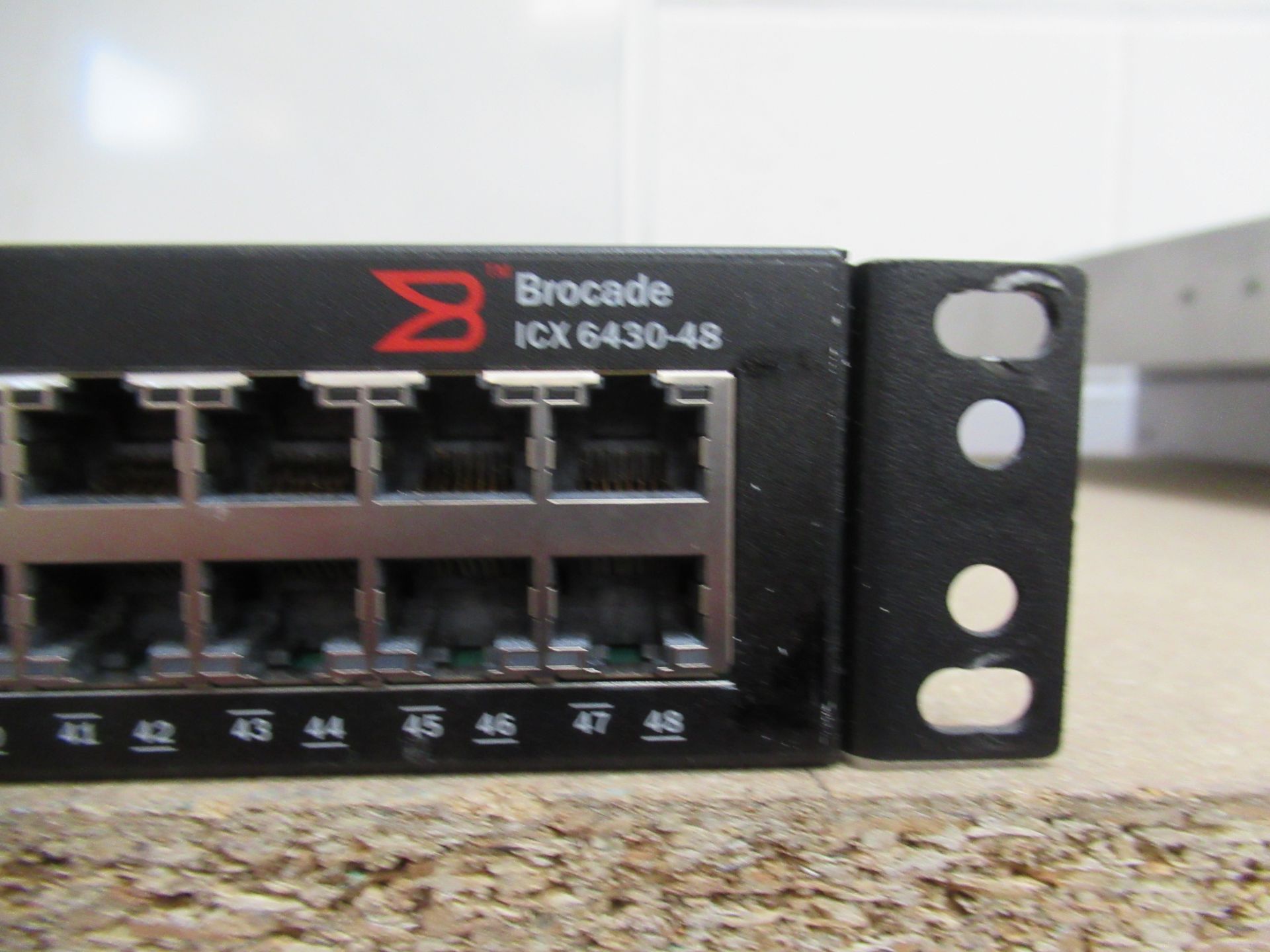 1 x FASTIRON EDGE 4802-POE Switch, ETHERNET SWITCH, 2 x Brocade 4900 Switch., FABRIC SWITCH, 2 x - Image 27 of 44