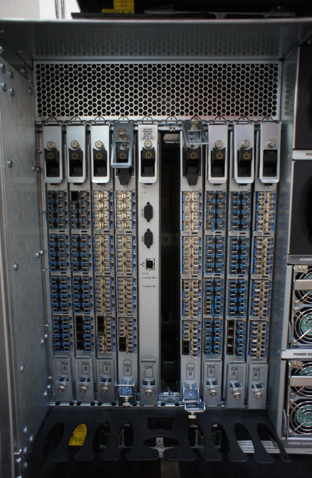 IBM2109-M48 SAN256 director cabinet with 8x FC4/32 cards and 1x CP4 cards, IBM2109-M48 SAN256 - Image 2 of 35