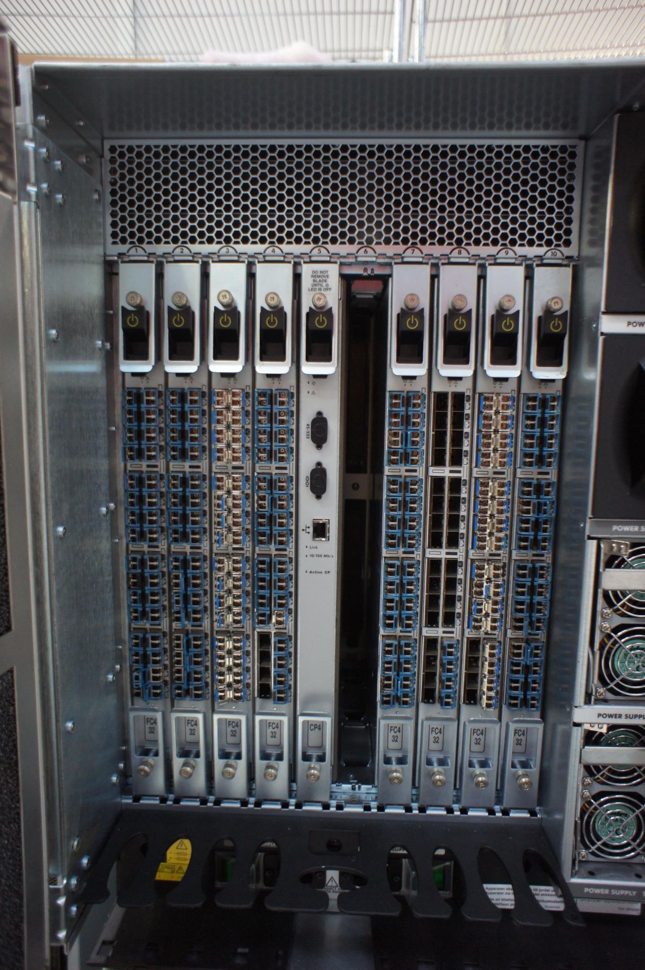 IBM 2109-M48 SAN256 director cabinet with 8x FC4/32 cards and 2x CP4 cards,CNT Ultranet storage - Image 28 of 30