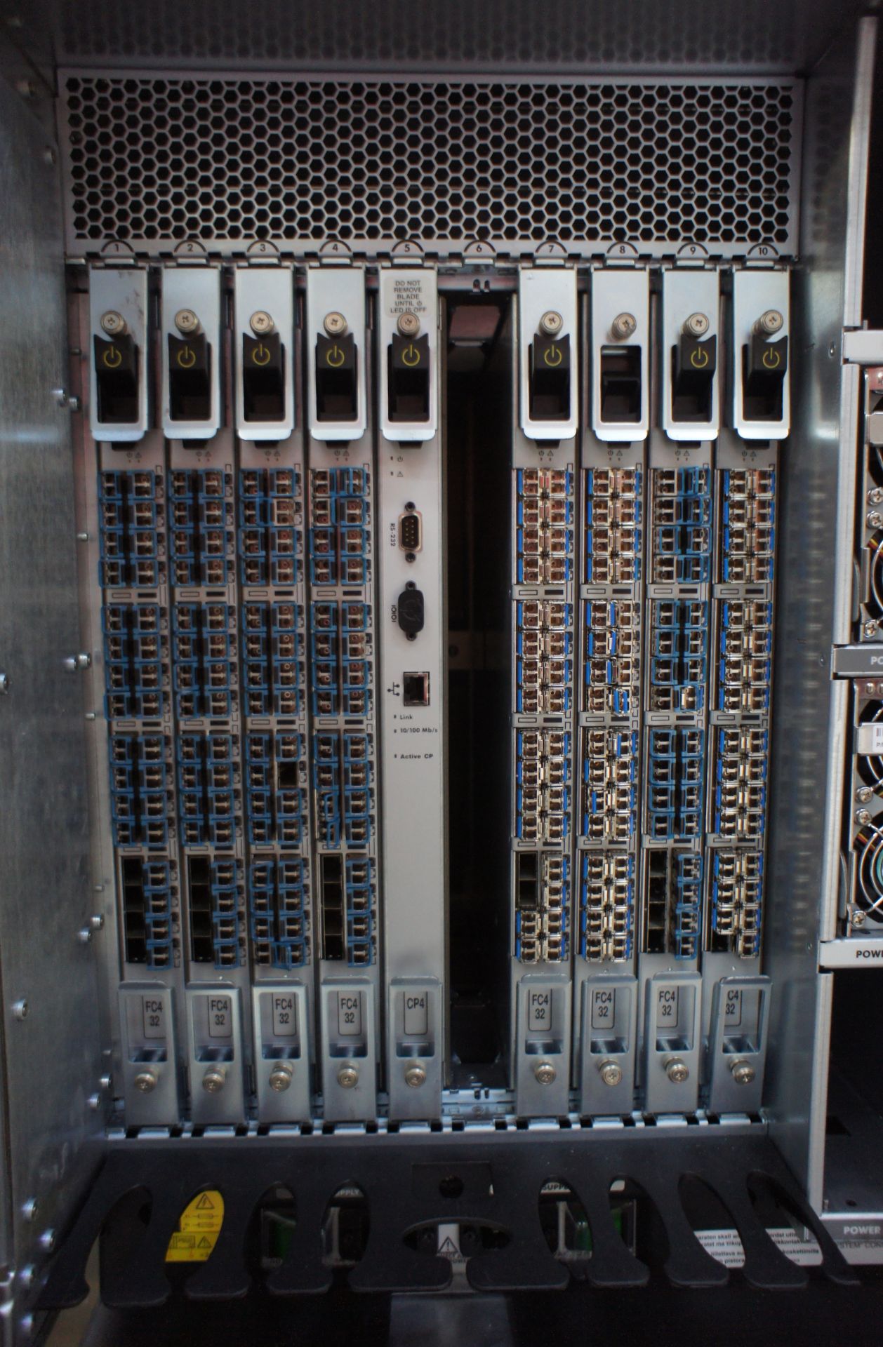 IBM 2109-M48 SAN256 director cabinet with 8x FC4/32 cards and 2x CP4 cards,CNT Ultranet storage - Image 20 of 30