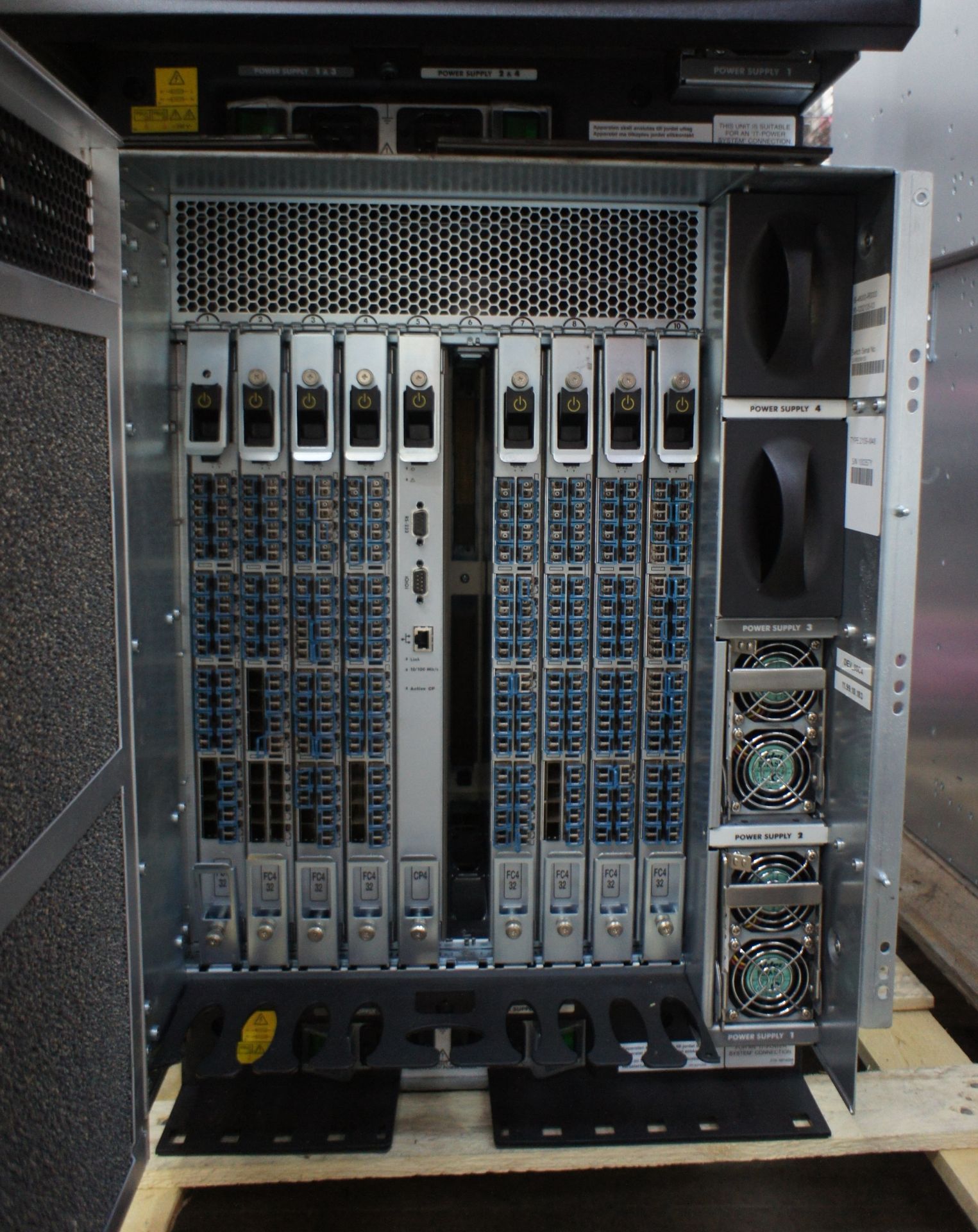 IBM2109-M48 SAN256 director cabinet with 8x FC4/32 cards and 1x CP4 cards, IBM2109-M48 SAN256 - Image 9 of 35