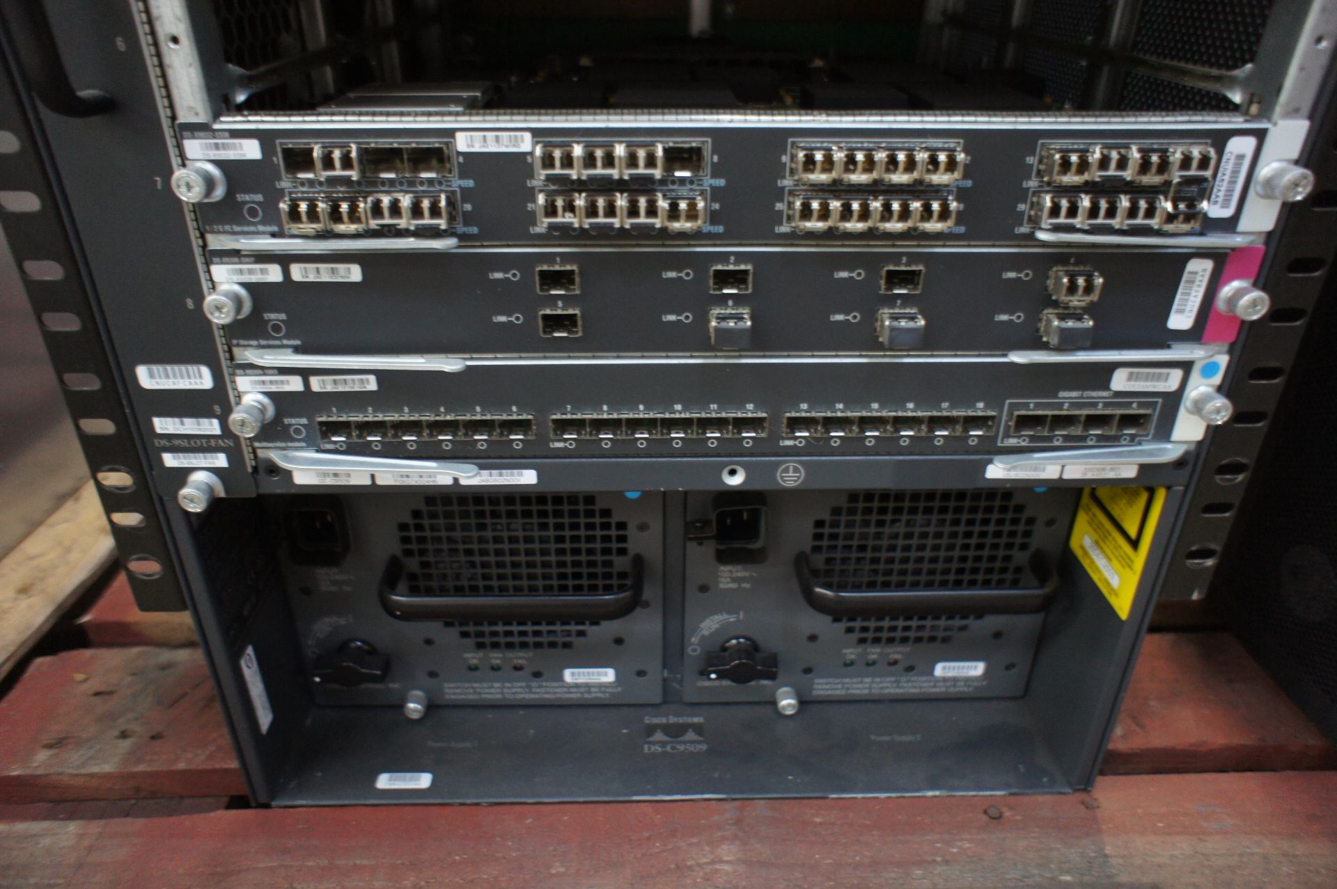 IBM 2109-M48 SAN256 director cabinet with 8x FC4/32 cards and 2x CP4 cards,CNT Ultranet storage - Image 11 of 30