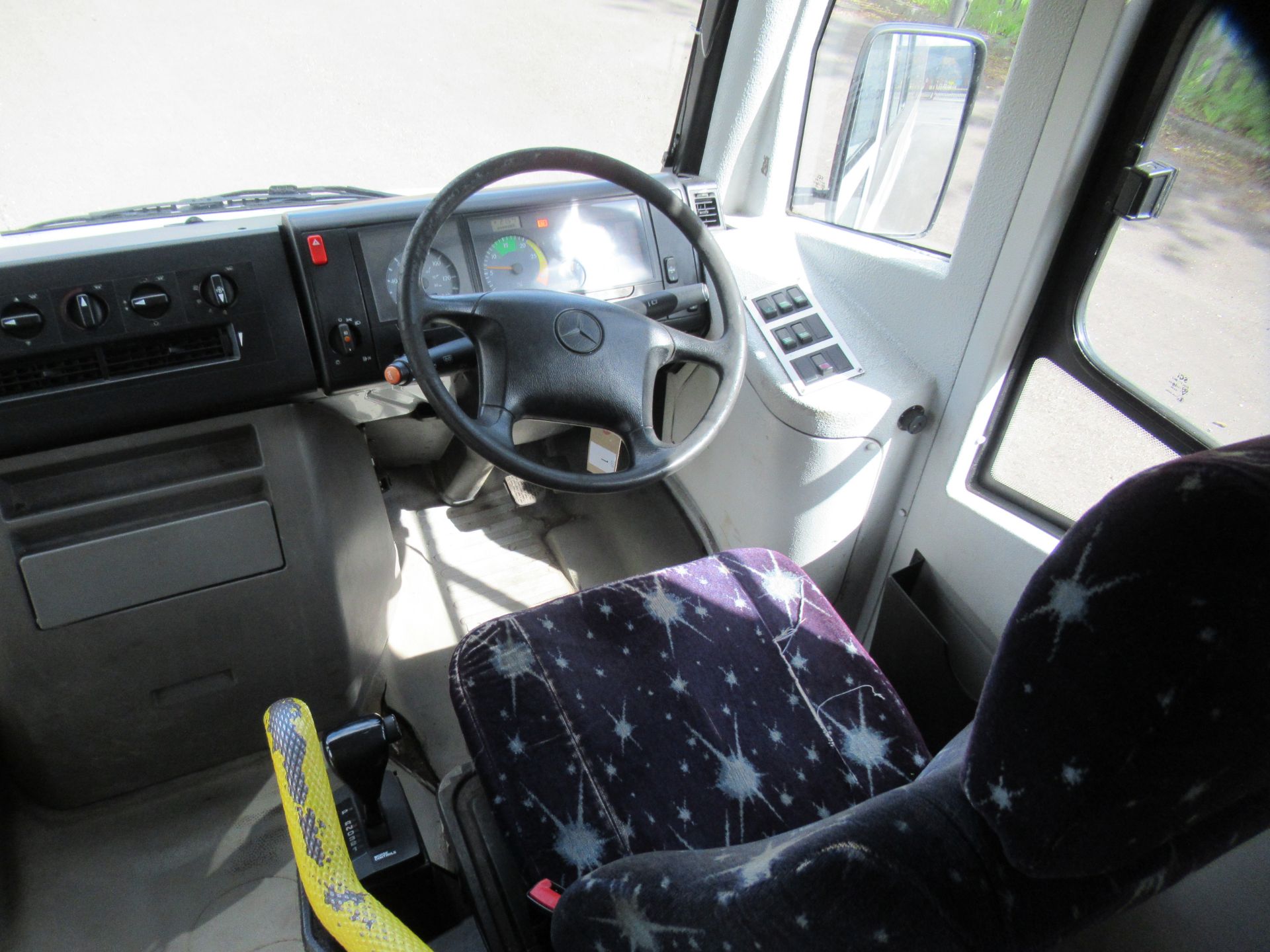 Mercedes 0813 Bluetec 4 Bus Coach - Image 20 of 23