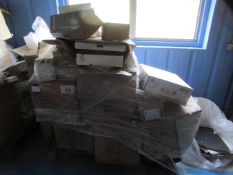 Pallet of Assorted Lighting and Fittings