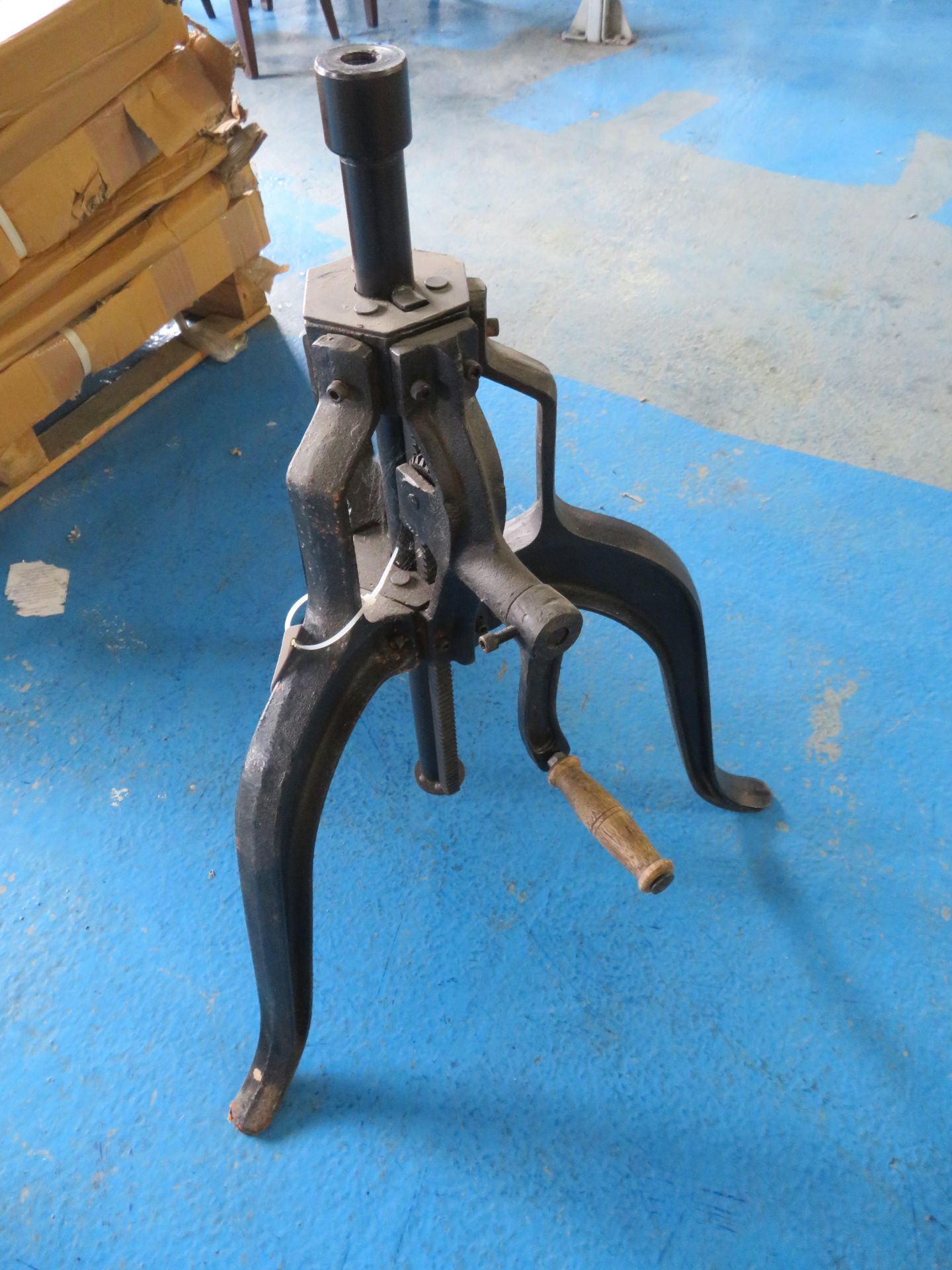Industrial cast iron splay legged tripod table base