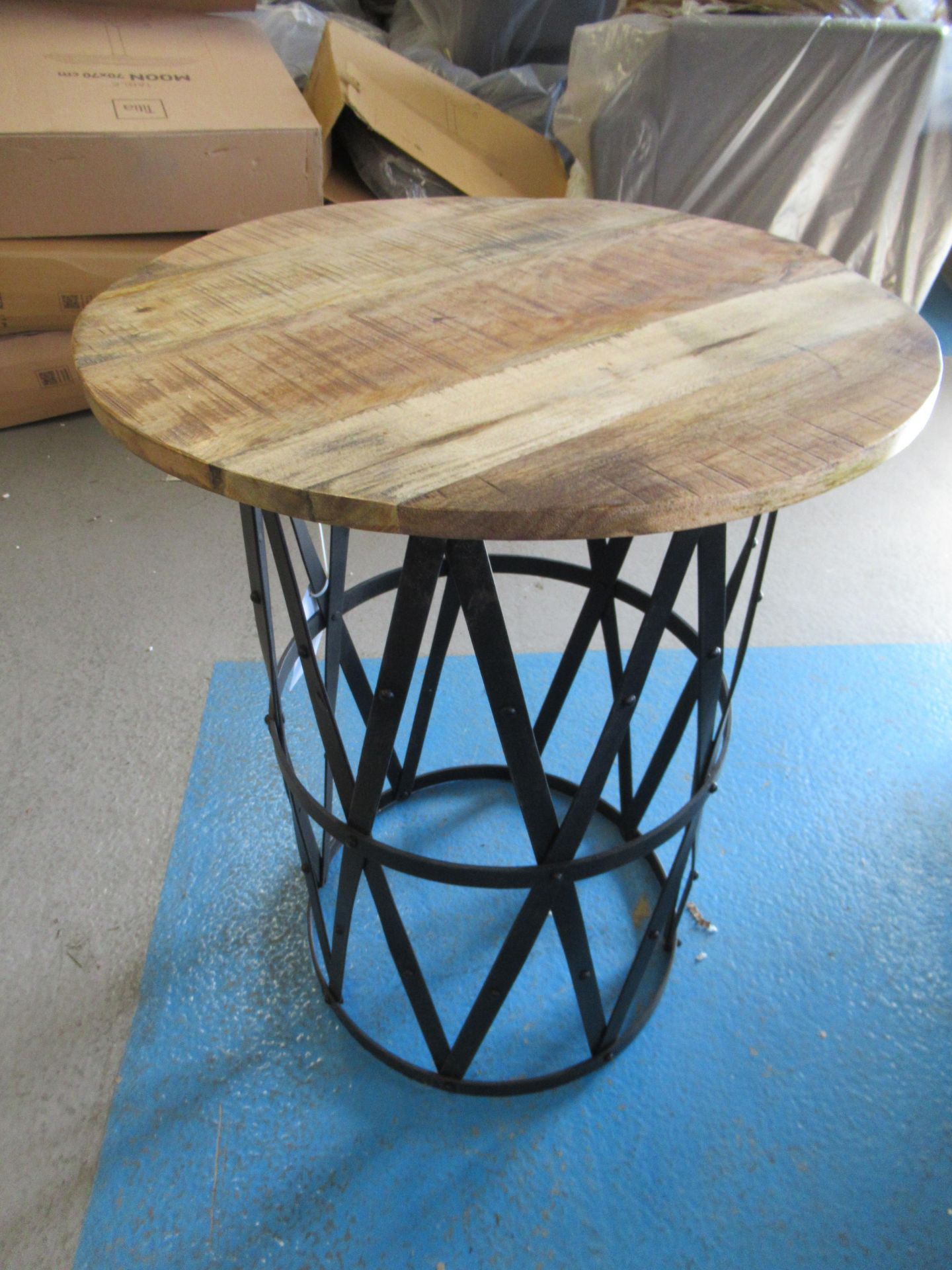 Industrial style side table with woven steel base and reclaimed top - Image 2 of 2