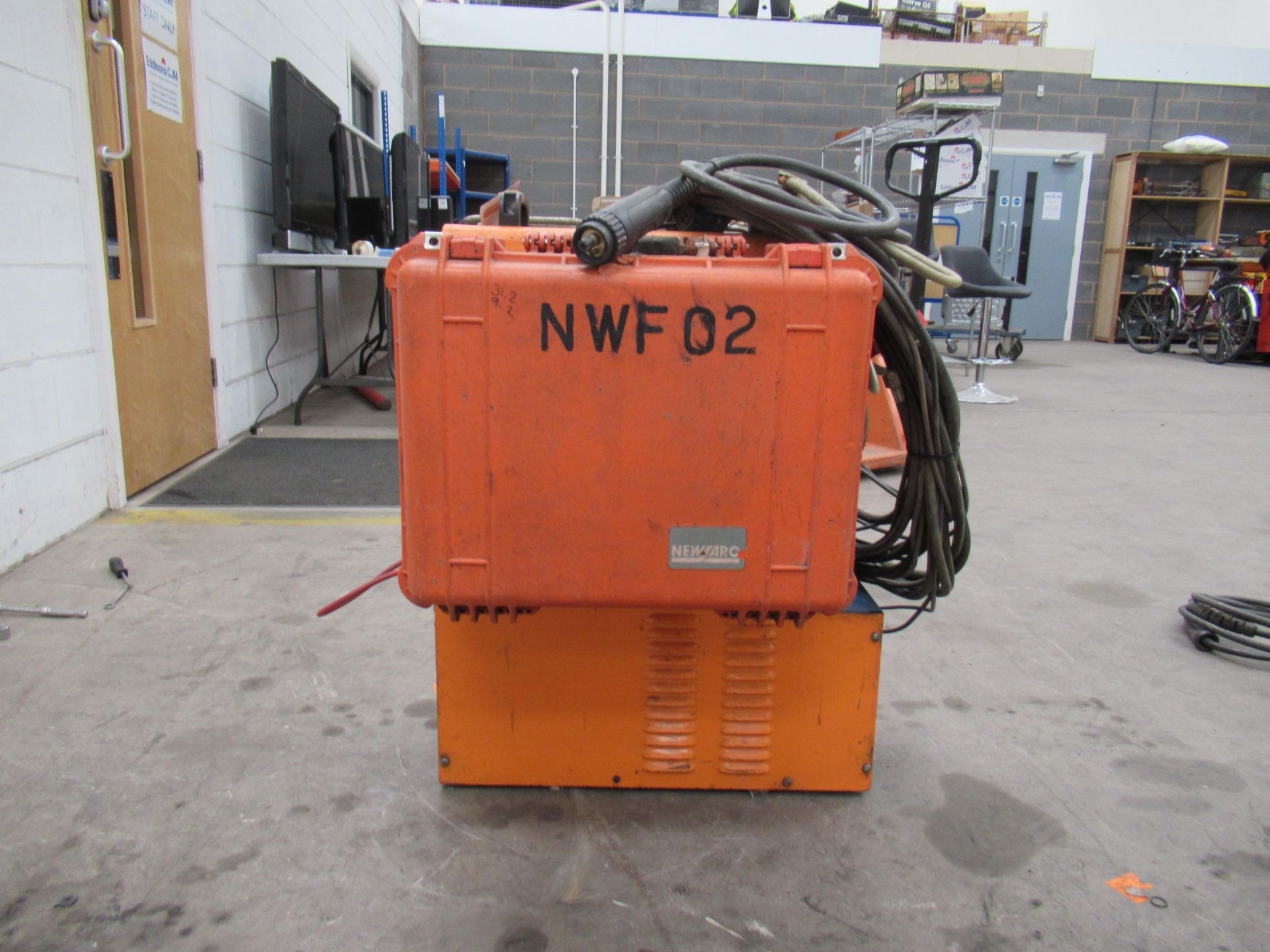 Newarc R4000 MiG welder with water cooler and Newarc WFU12RD wire feed with torch and leads - Image 4 of 8