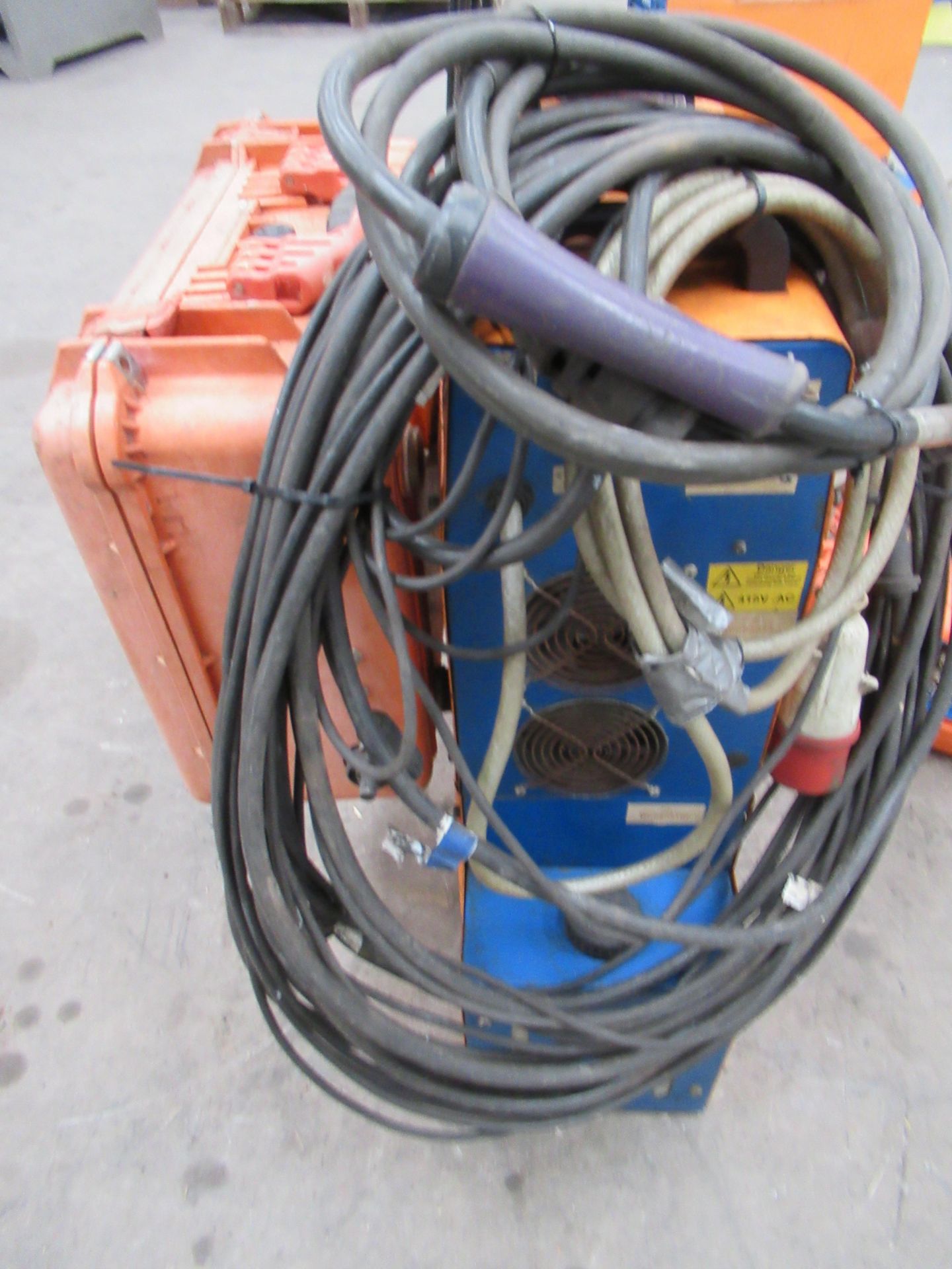 Newarc R4000 MiG welder with water cooler and Newarc WFU12RD wire feed with torch and leads - Image 6 of 9