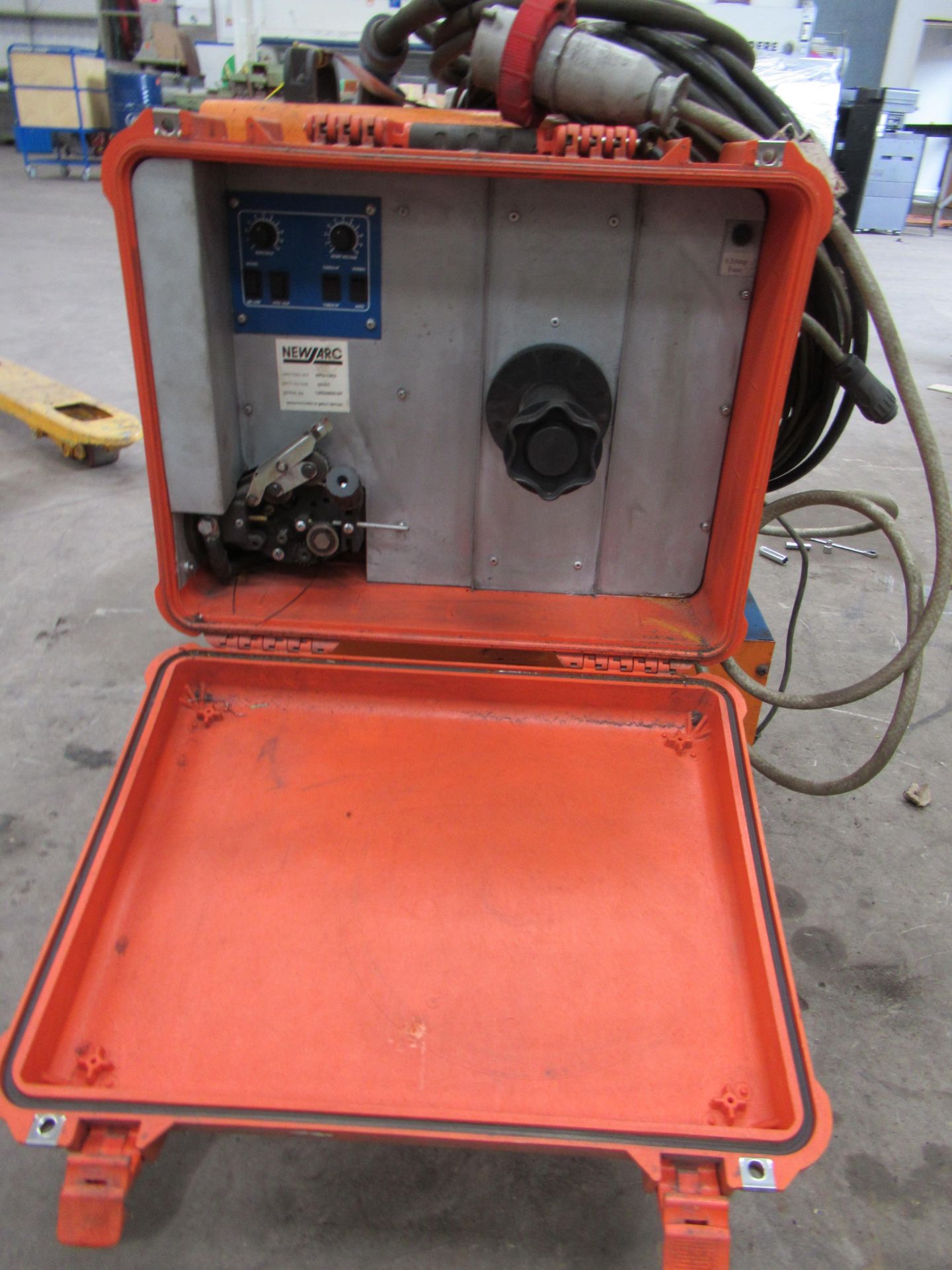 Newarc R4000 MiG welder with water cooler and Newarc WFU12RD wire feed with torch and leads - Image 5 of 9