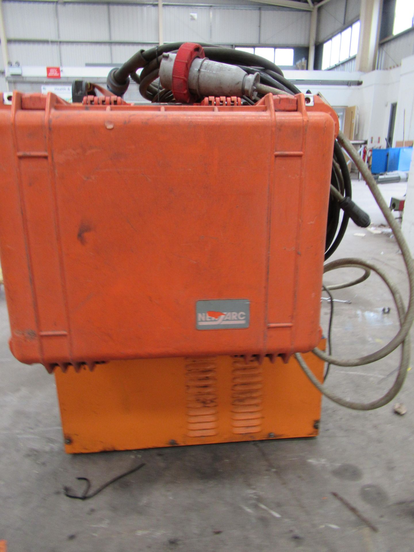 Newarc R4000 MiG welder with water cooler and Newarc WFU12RD wire feed with torch and leads - Image 4 of 9