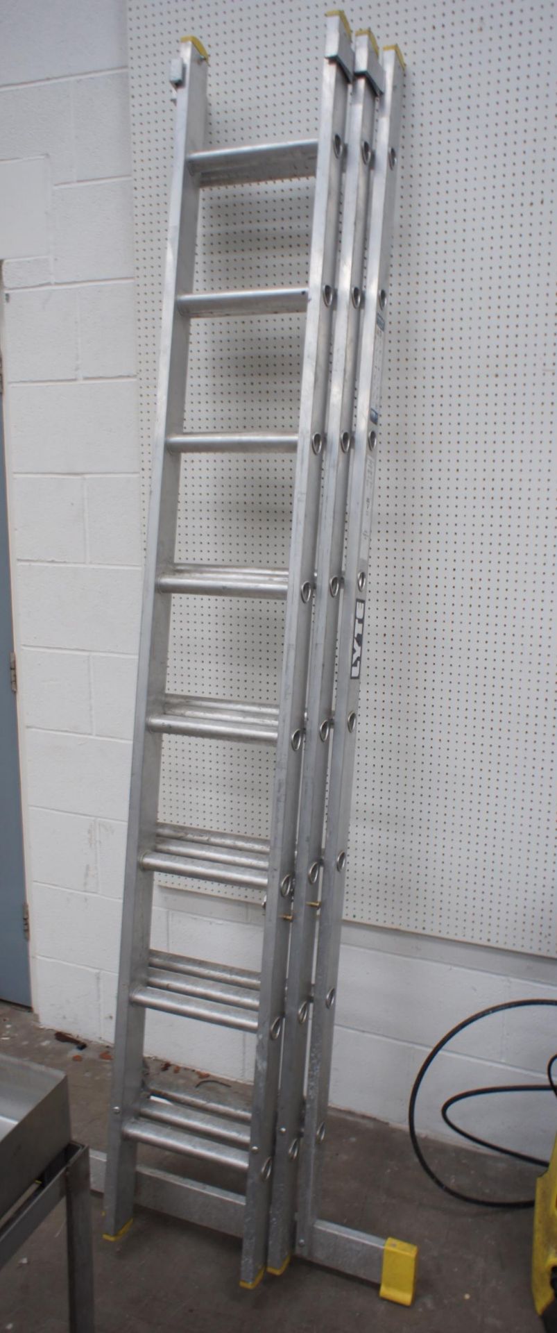 Lyte 24-Rung, Aluminium Extension Ladder, 3-Section - Image 2 of 4