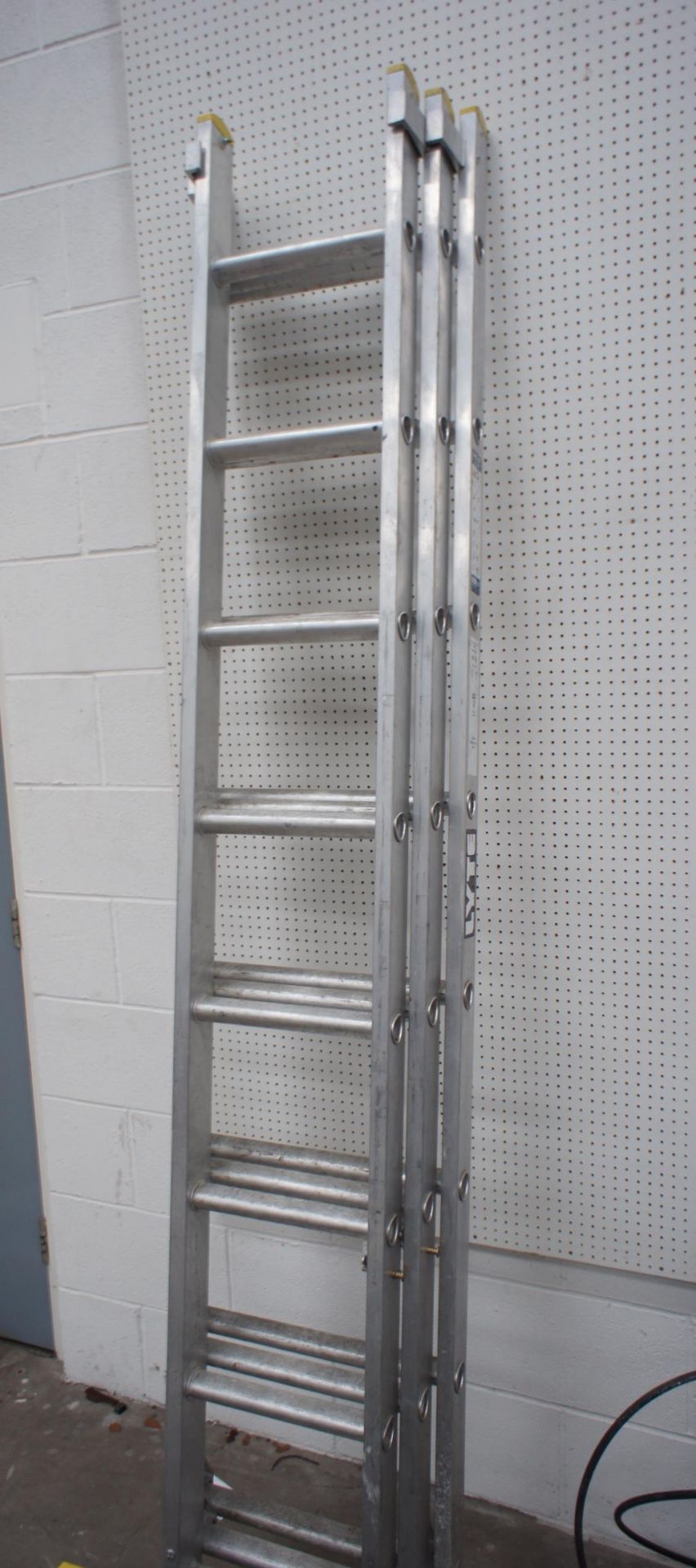 Lyte 24-Rung, Aluminium Extension Ladder, 3-Section - Image 3 of 4