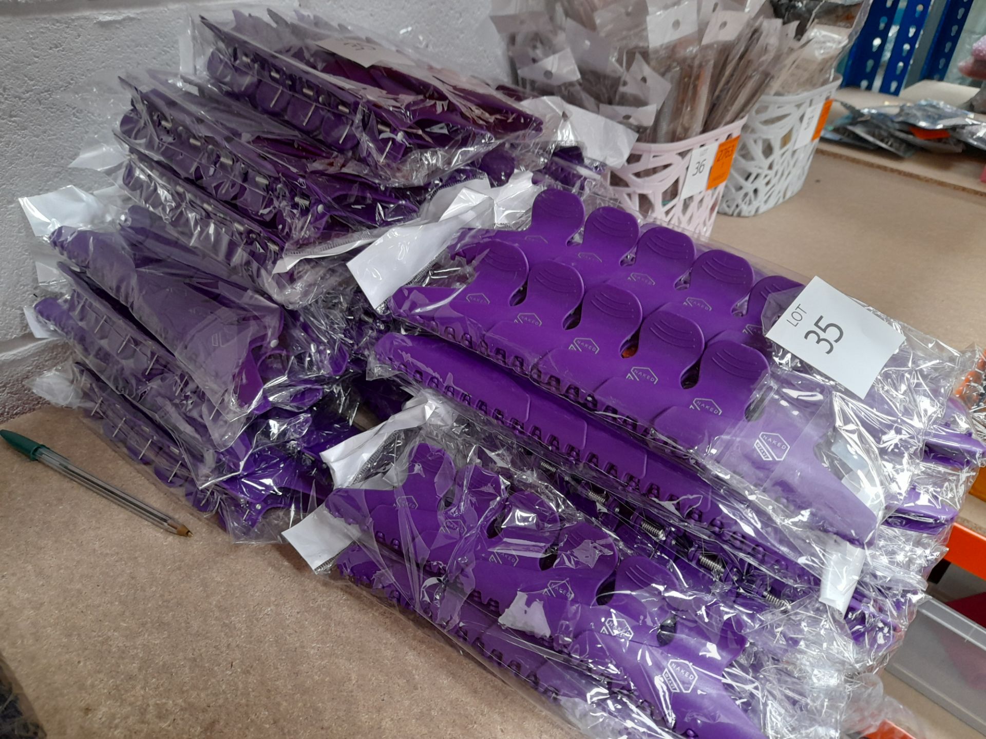 32 x Naked Weave Packs of Plastic Hair Grips (12 per pack) - Image 2 of 2