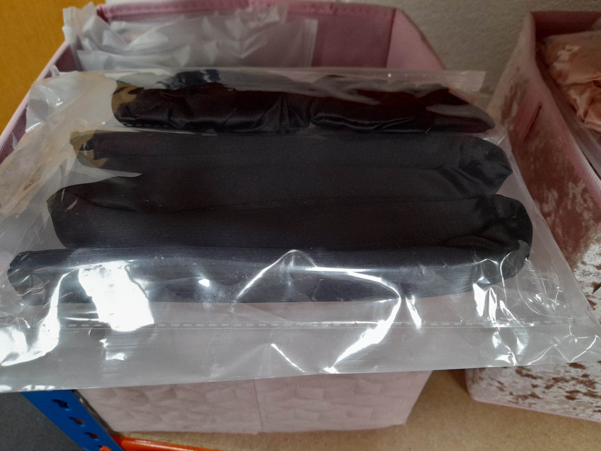16 x Silk Hair Styling Sets Black - Image 2 of 3