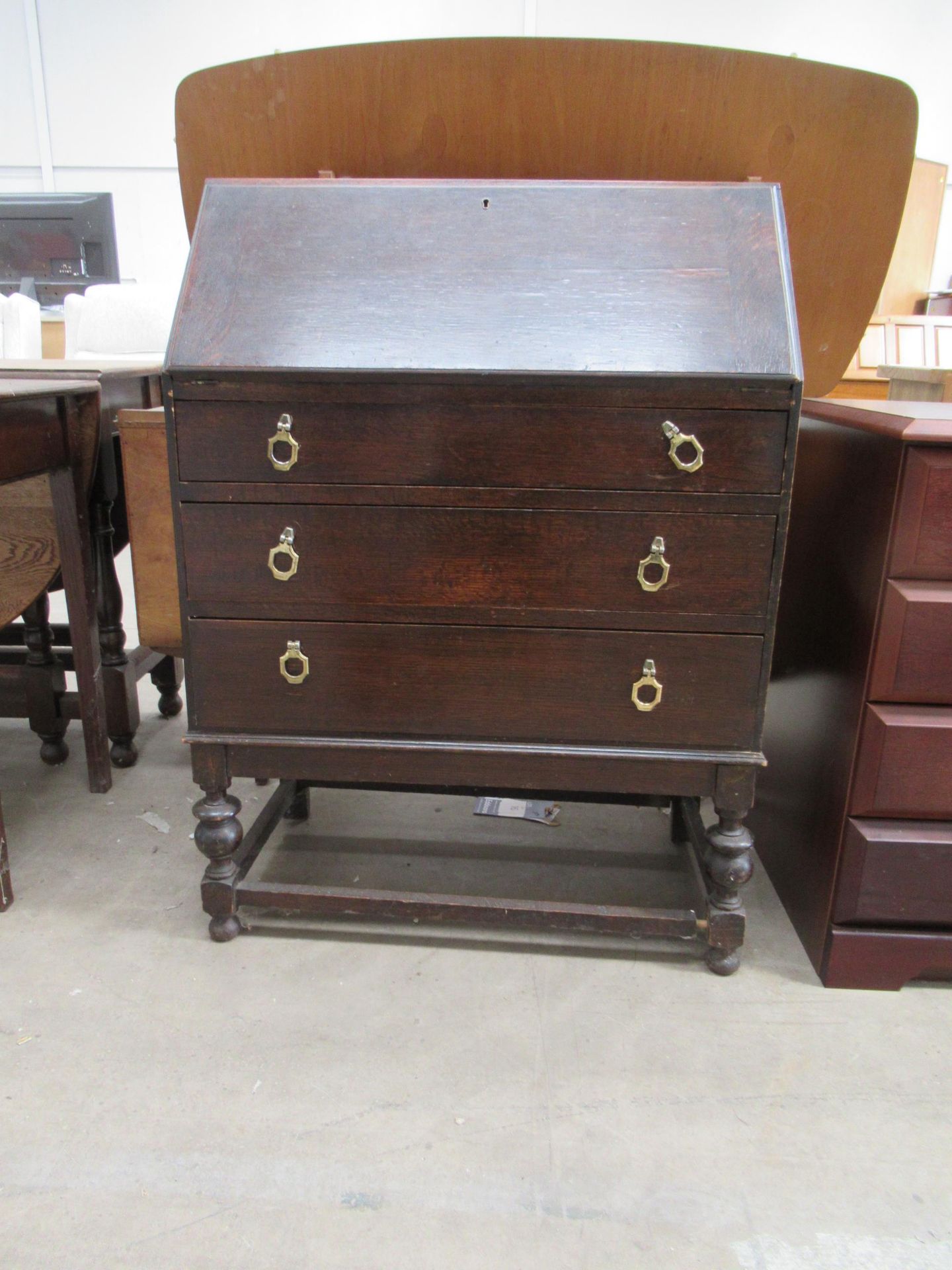 Dark oak bureau and dressing table with swivel mirror - Image 3 of 5