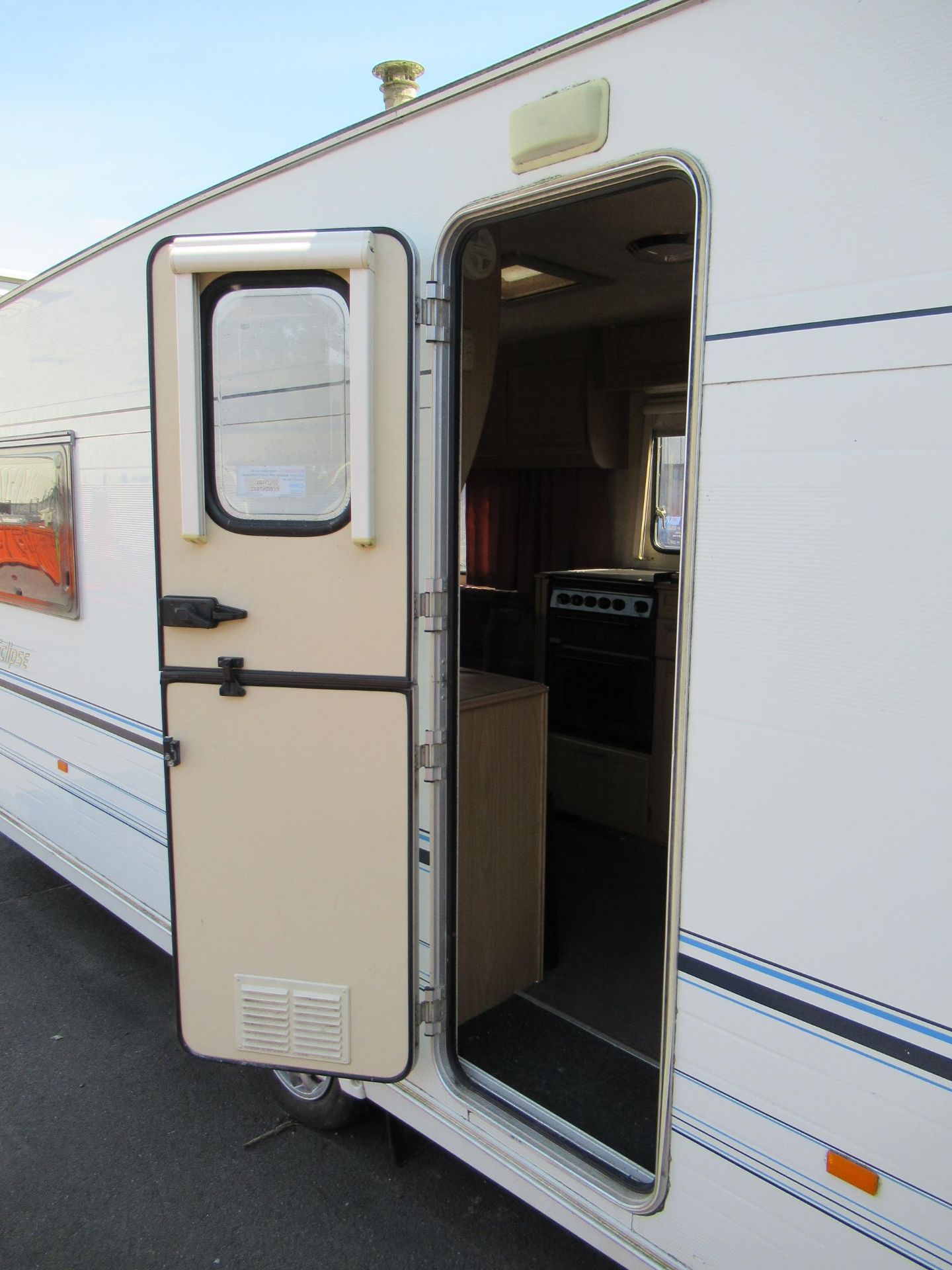 Lunar Solar Eclipse 462 two berth single axle caravan with double/two single beds. - Image 18 of 38