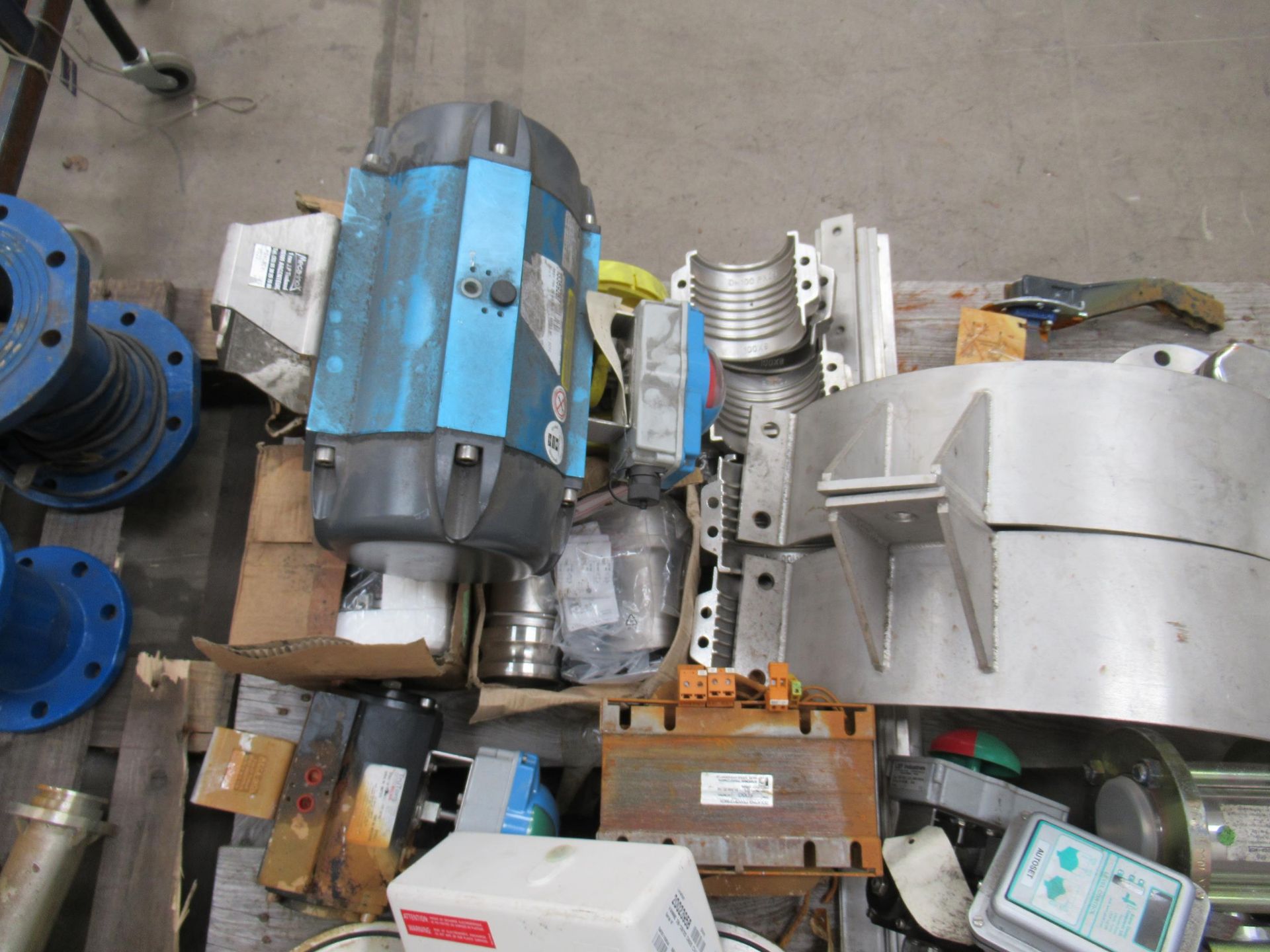 Pallet of Assorted Items including Valves, Actuators etc - Image 4 of 5