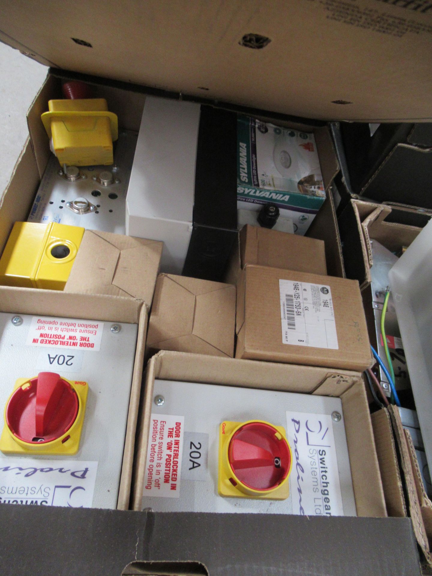 9x Boxes of electrical items including transformer fitters, isolators, wiring fittings etc - Image 9 of 10