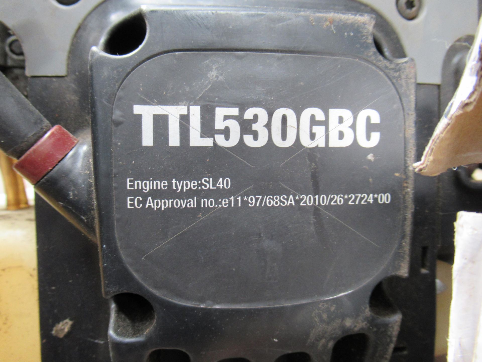 A Titan TTL530GBC "bullhorn" interchangeable strimmer/chainsaw - Image 4 of 8