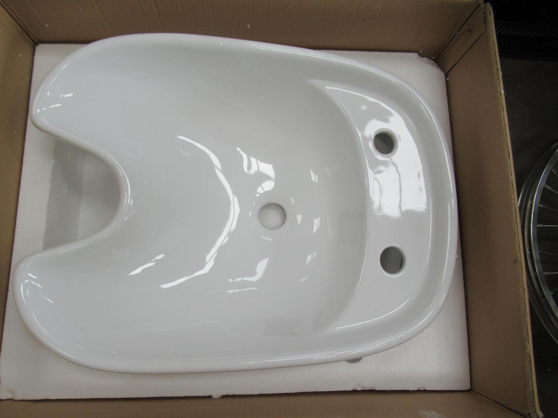 Salons Direct Ltd White Standard Basin - Image 2 of 3