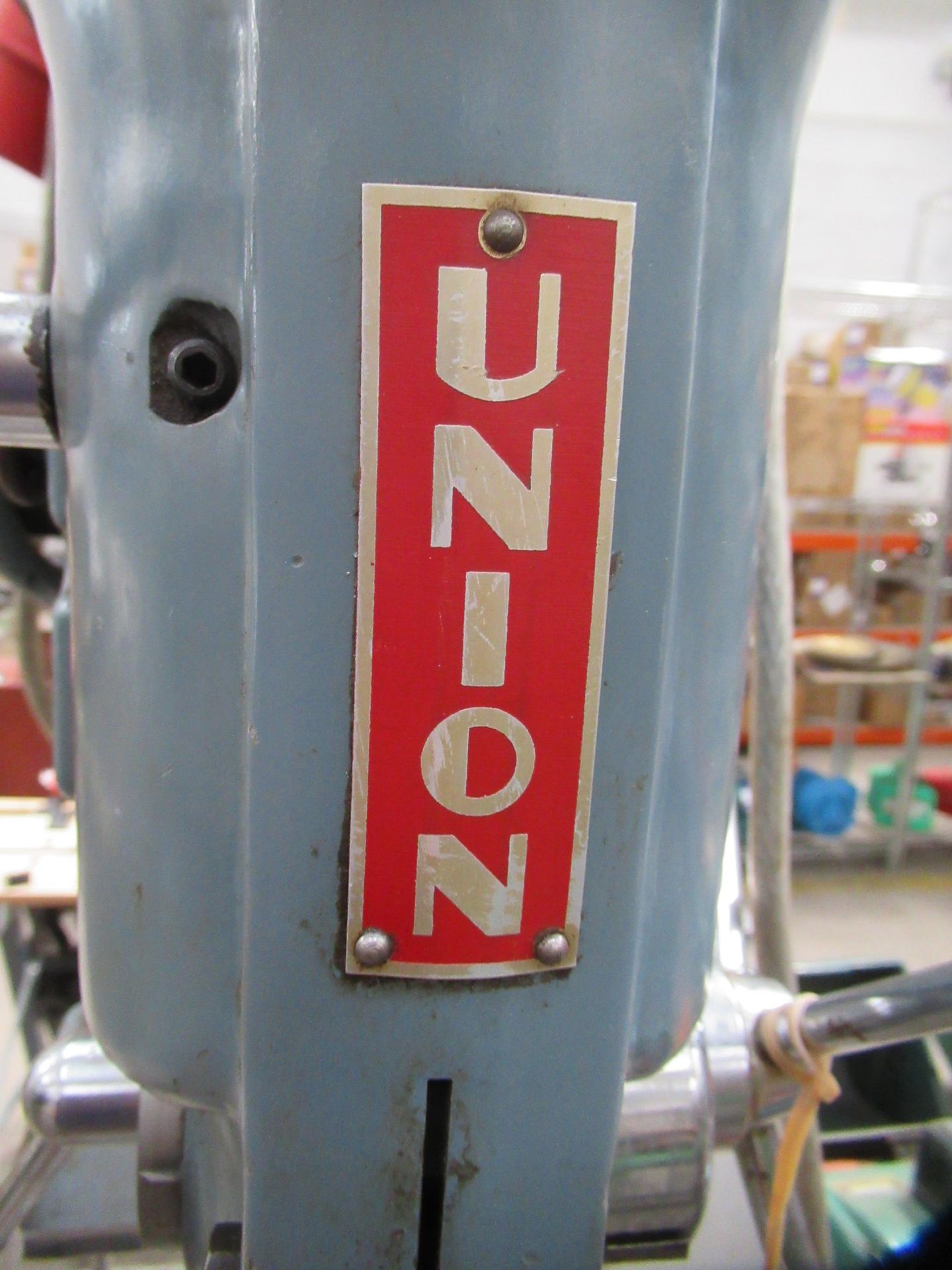 Union floor standing pedestal drill with 3x beds and vice, 415V. - Image 4 of 8