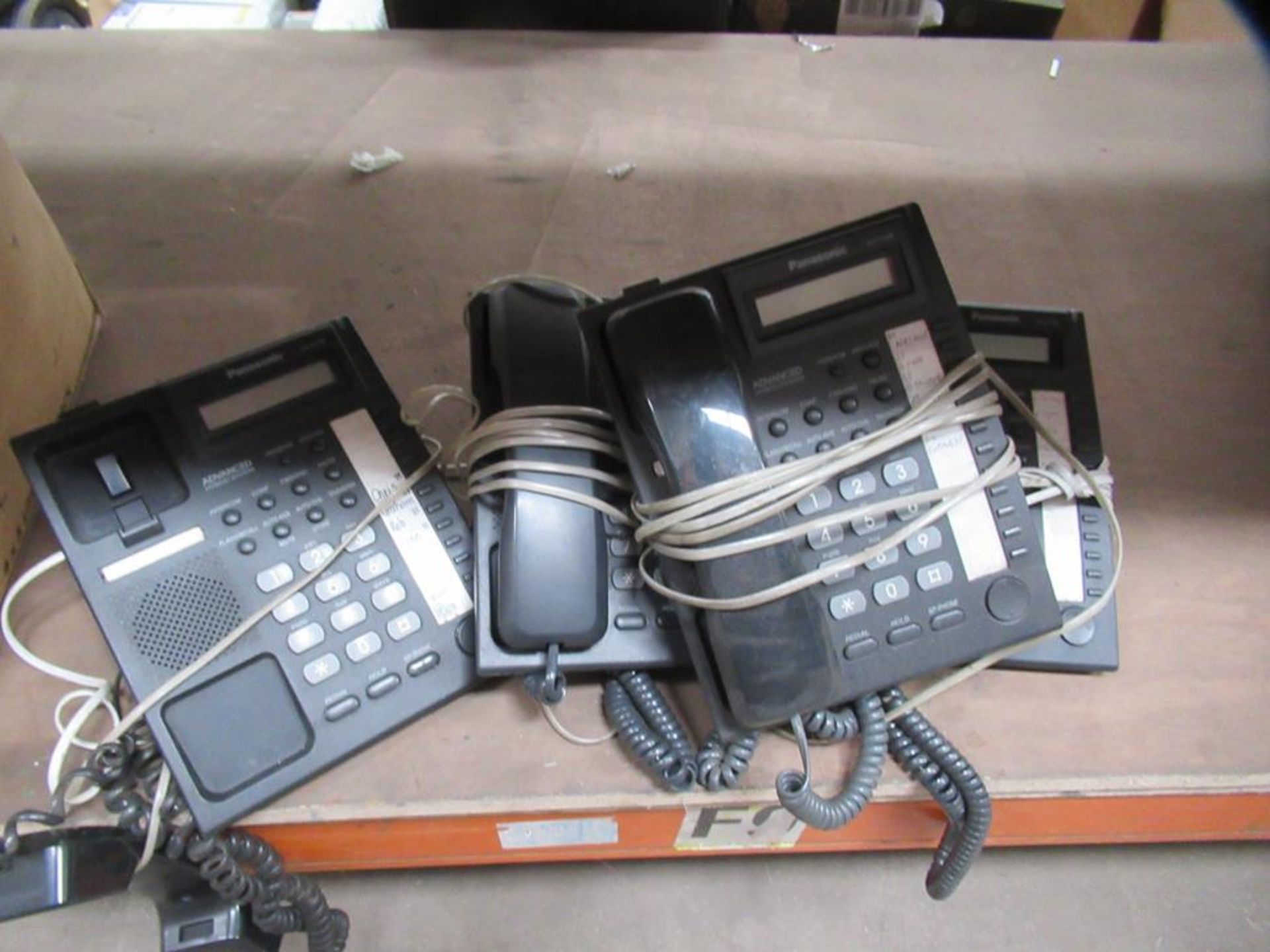Qty of Panasonic phone systems and handsets - Bild 2 aus 3