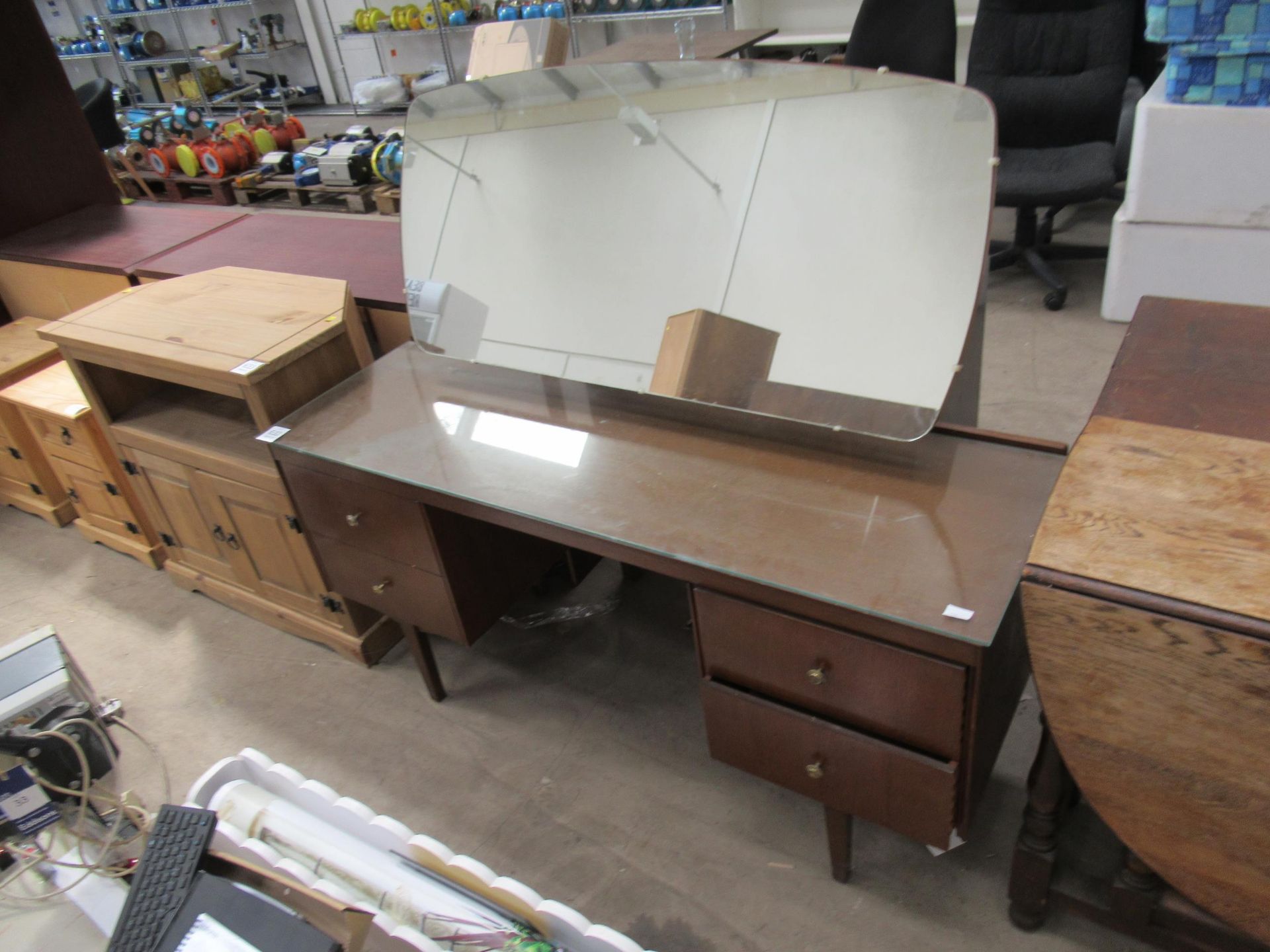 Dark oak bureau and dressing table with swivel mirror - Image 2 of 5